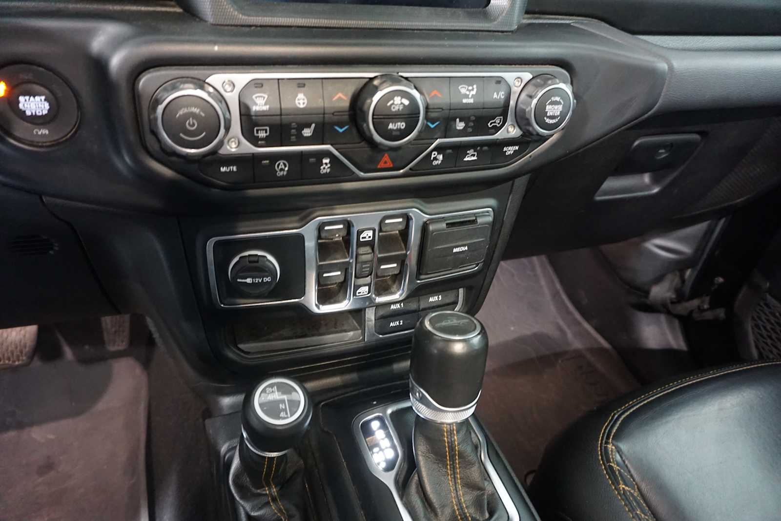 Thumbnail: 2023 Jeep Gladiator - 17