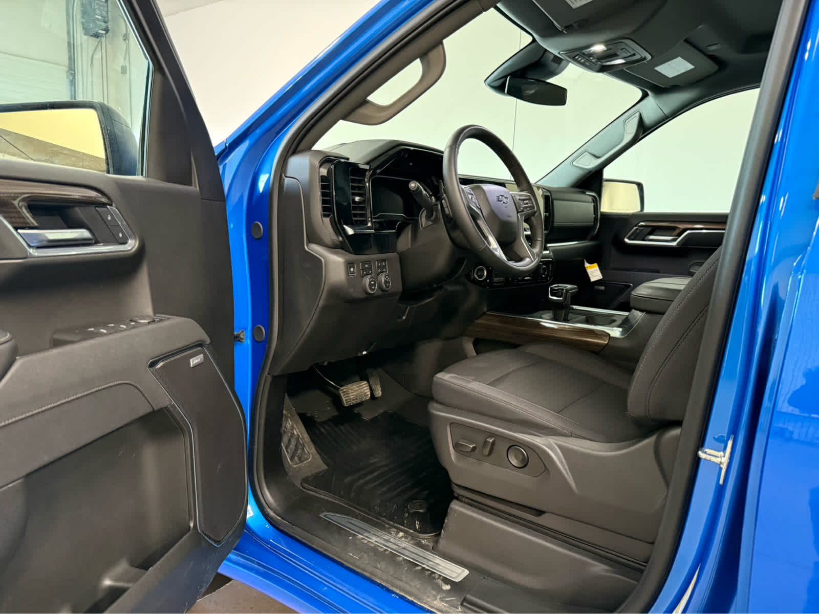 Thumbnail: 2025 Chevrolet Silverado 1500 - 13