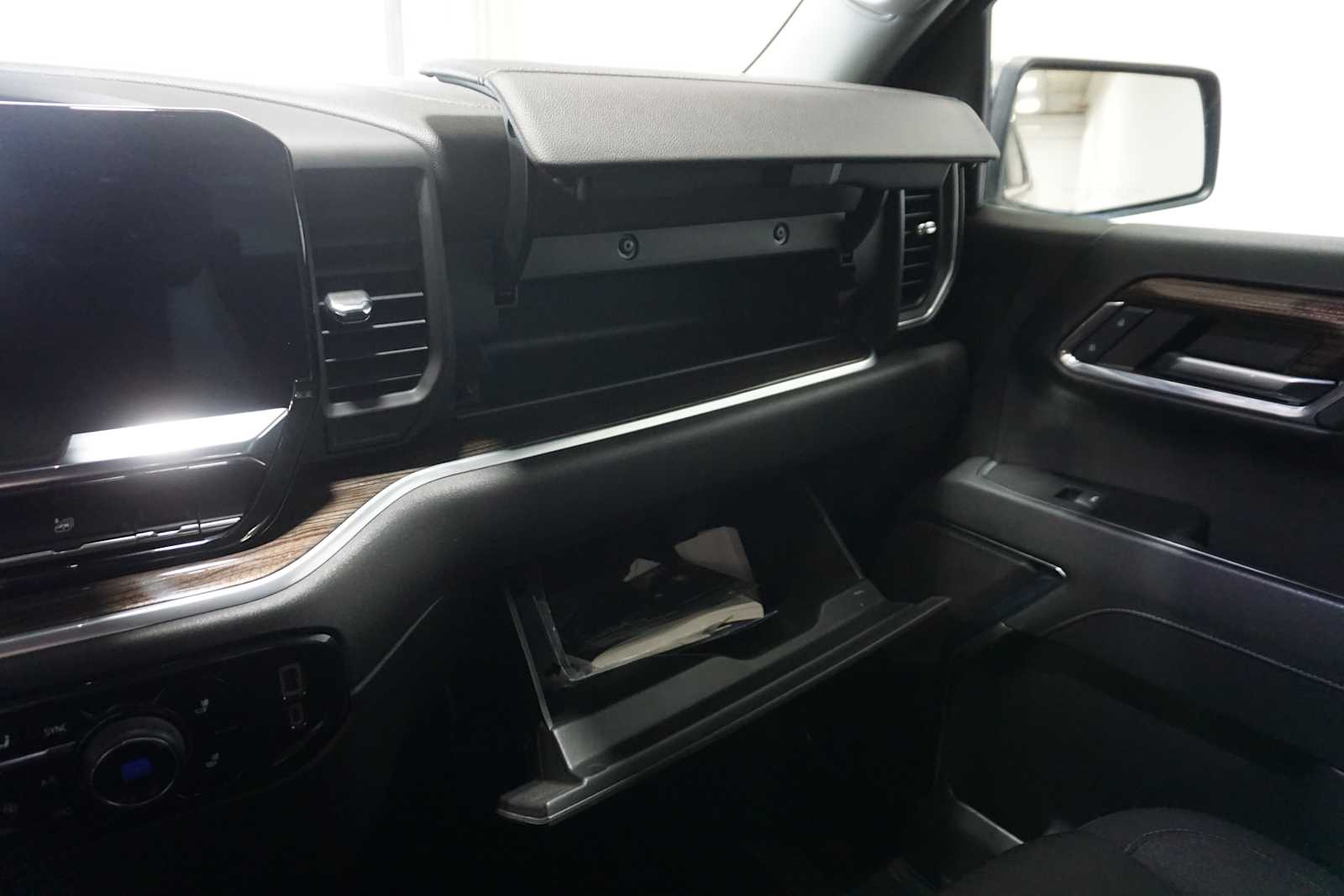 Thumbnail: 2024 Chevrolet Silverado 1500 - 18