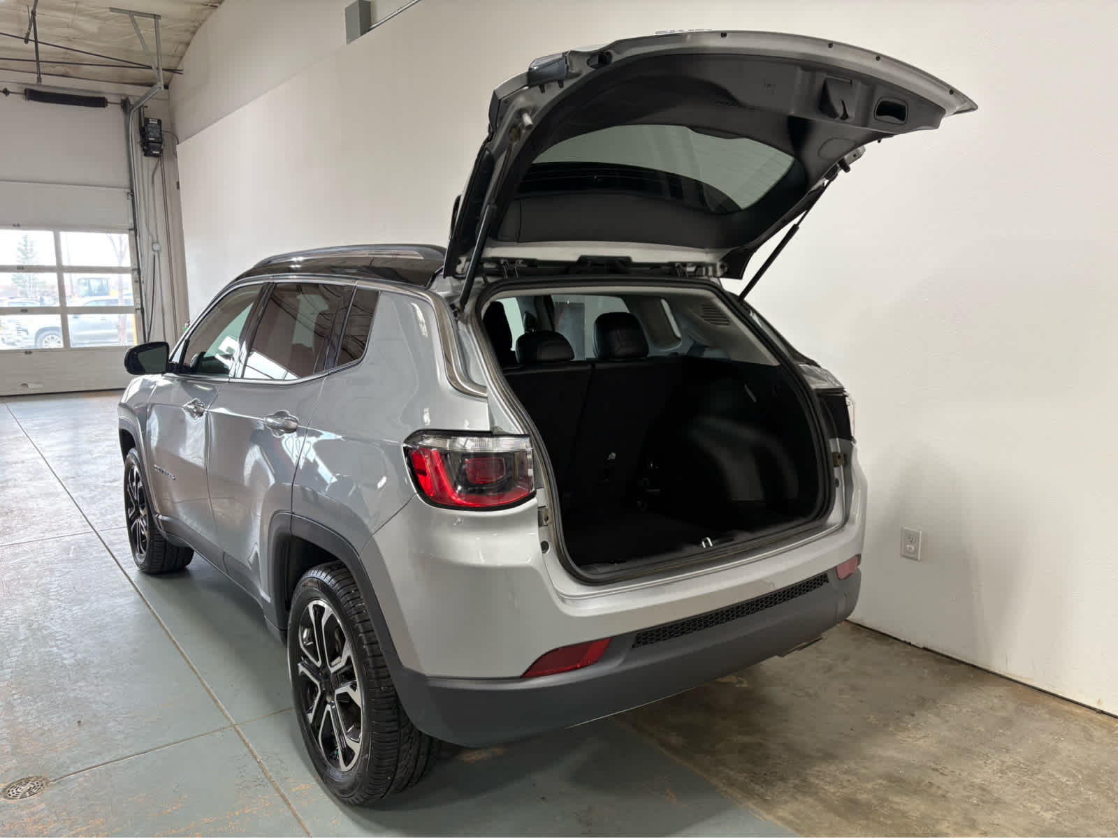 Thumbnail: 2022 Jeep Compass - 4
