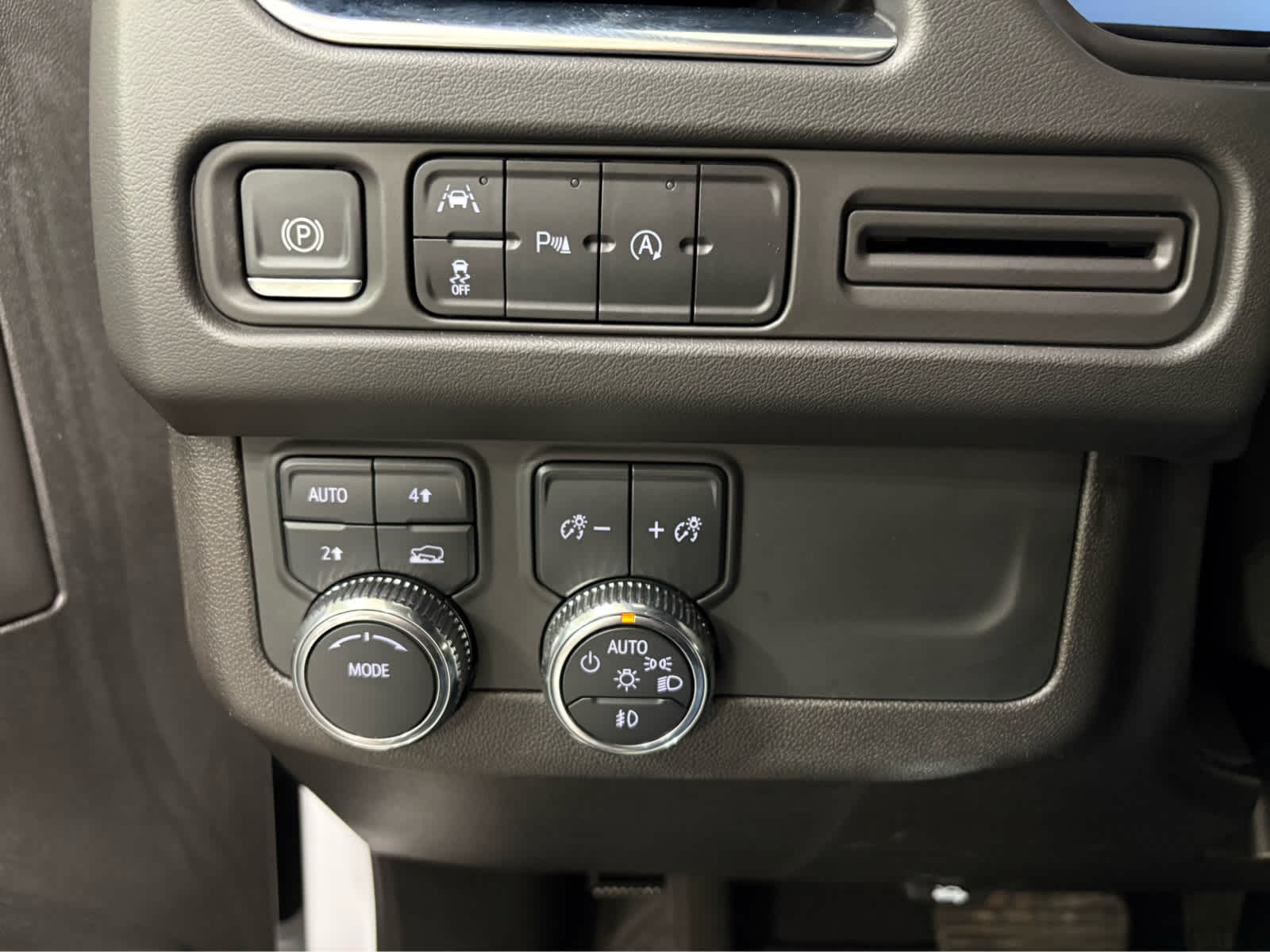 Thumbnail: 2024 GMC Yukon XL - 28