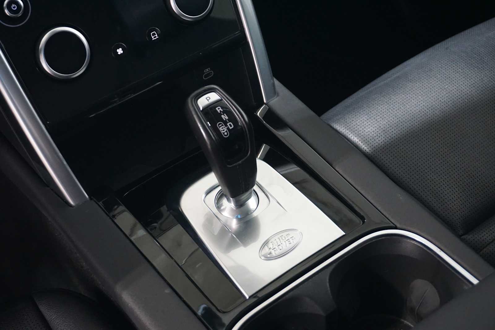Thumbnail: 2022 Land Rover Discovery Sport - 19