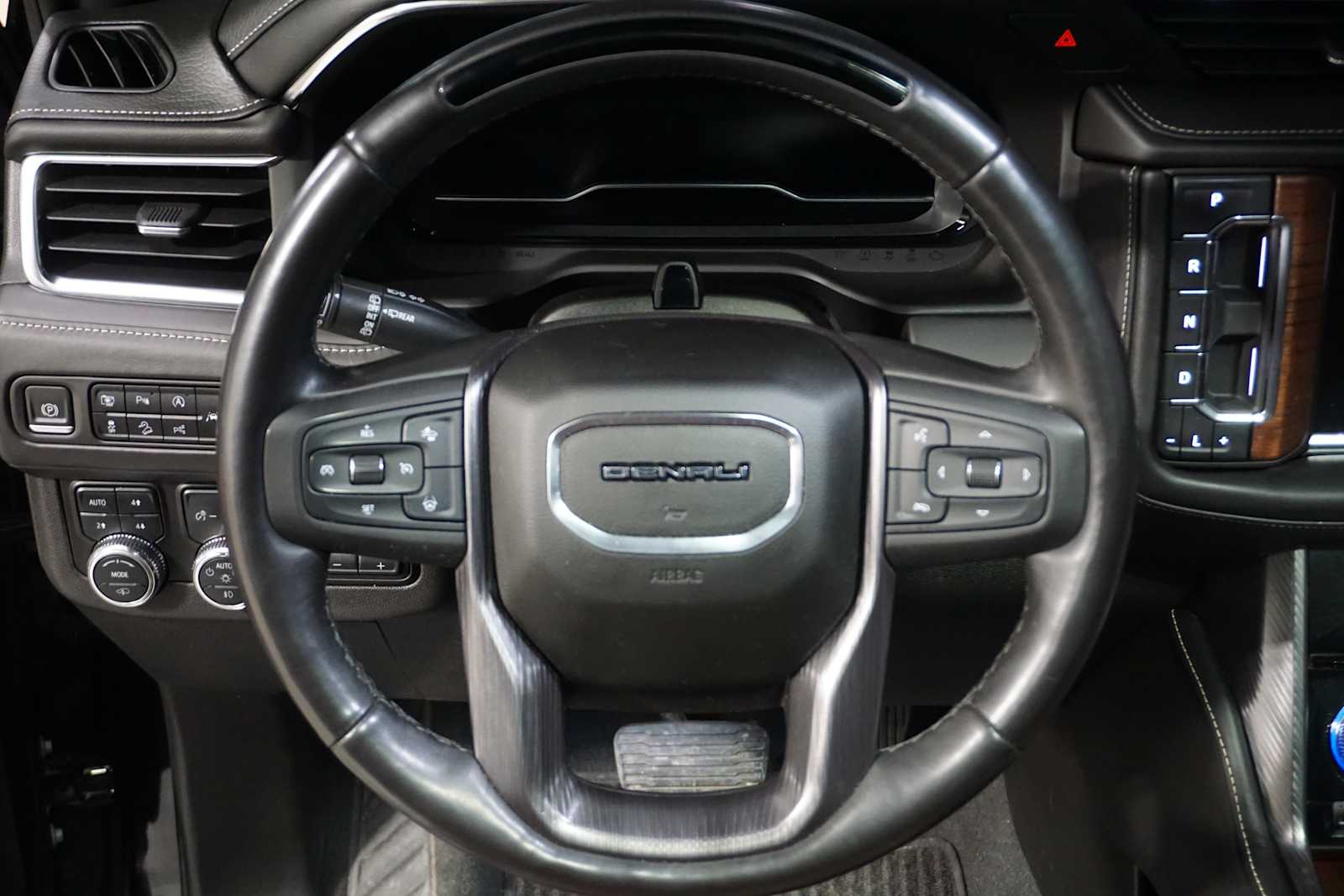 Thumbnail: 2023 GMC Yukon - 16