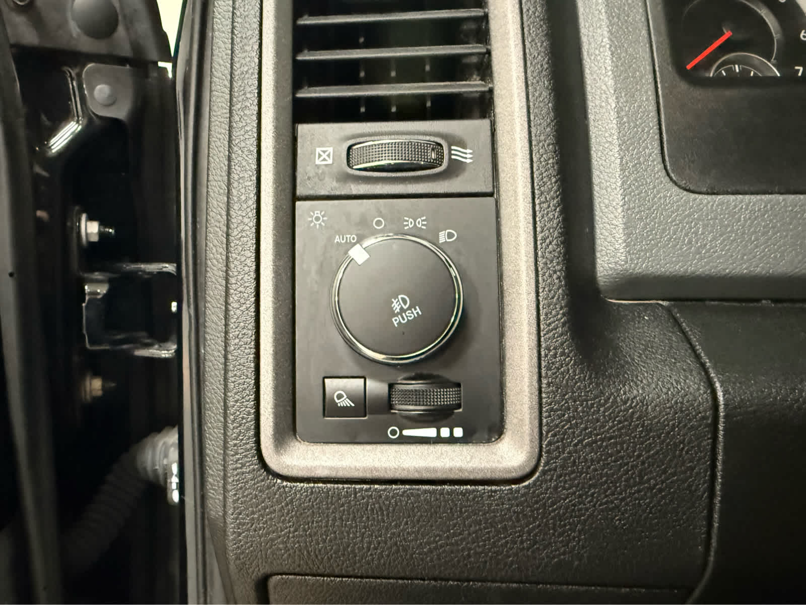 Thumbnail: 2019 RAM 1500 Classic - 24