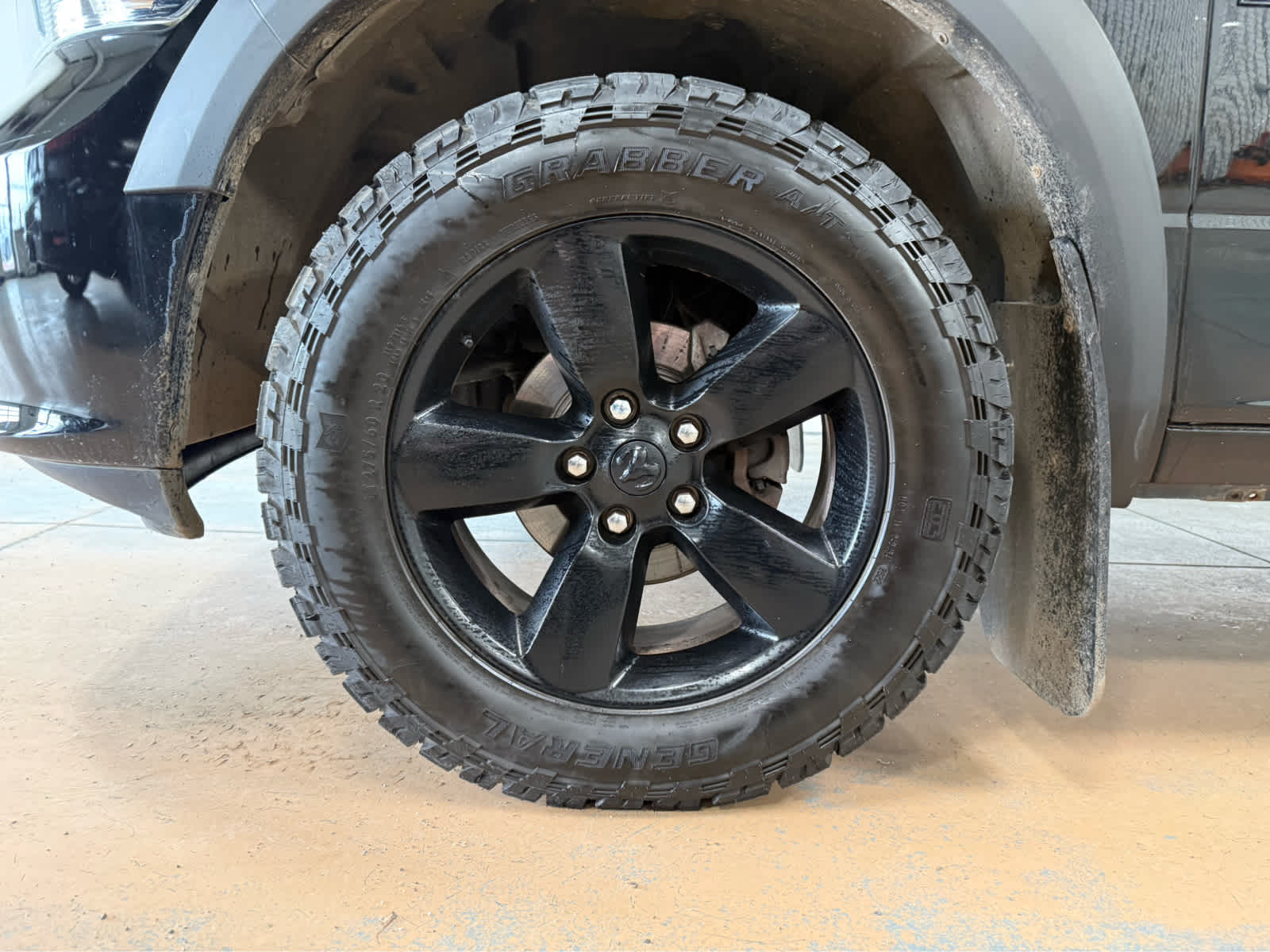 Thumbnail: 2019 RAM 1500 Classic - 8