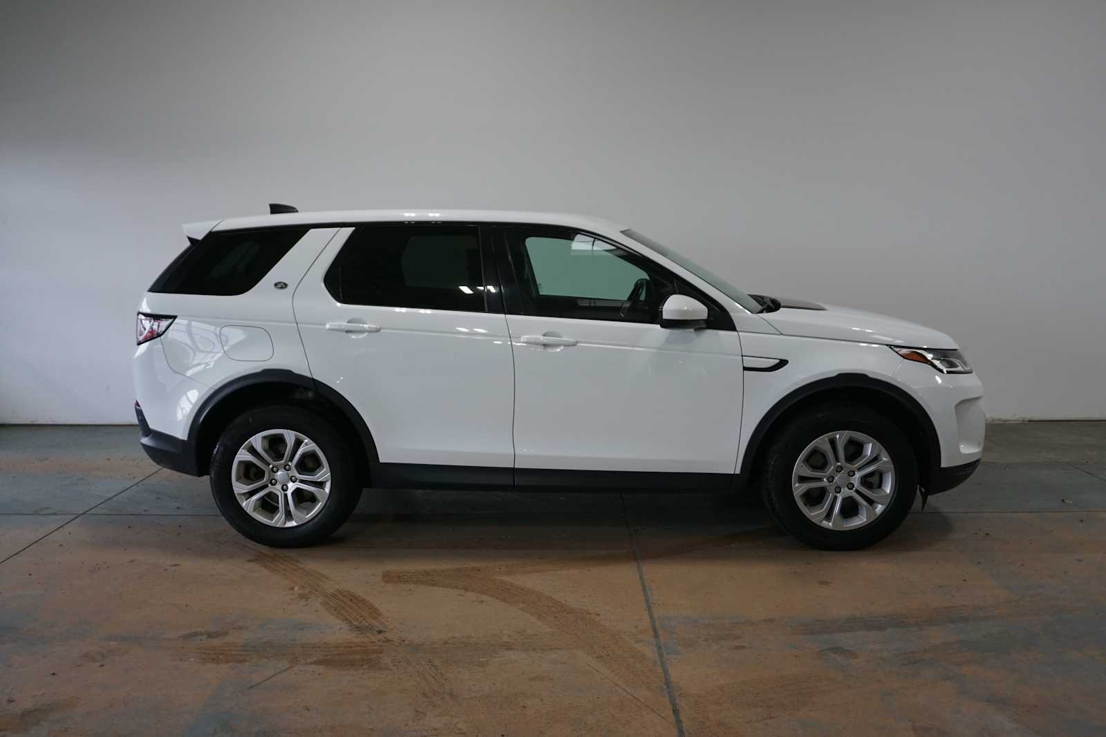 Thumbnail: 2022 Land Rover Discovery Sport - 7