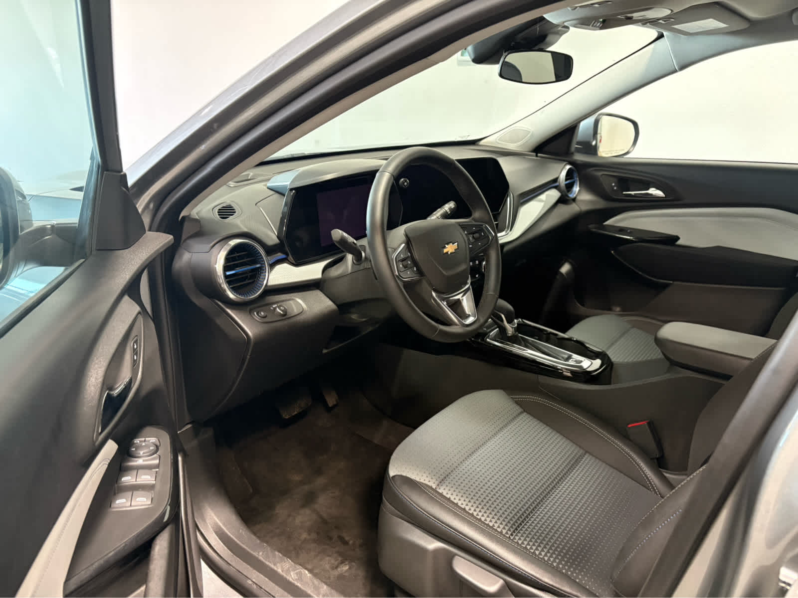 Thumbnail: 2025 Chevrolet Trax - 31