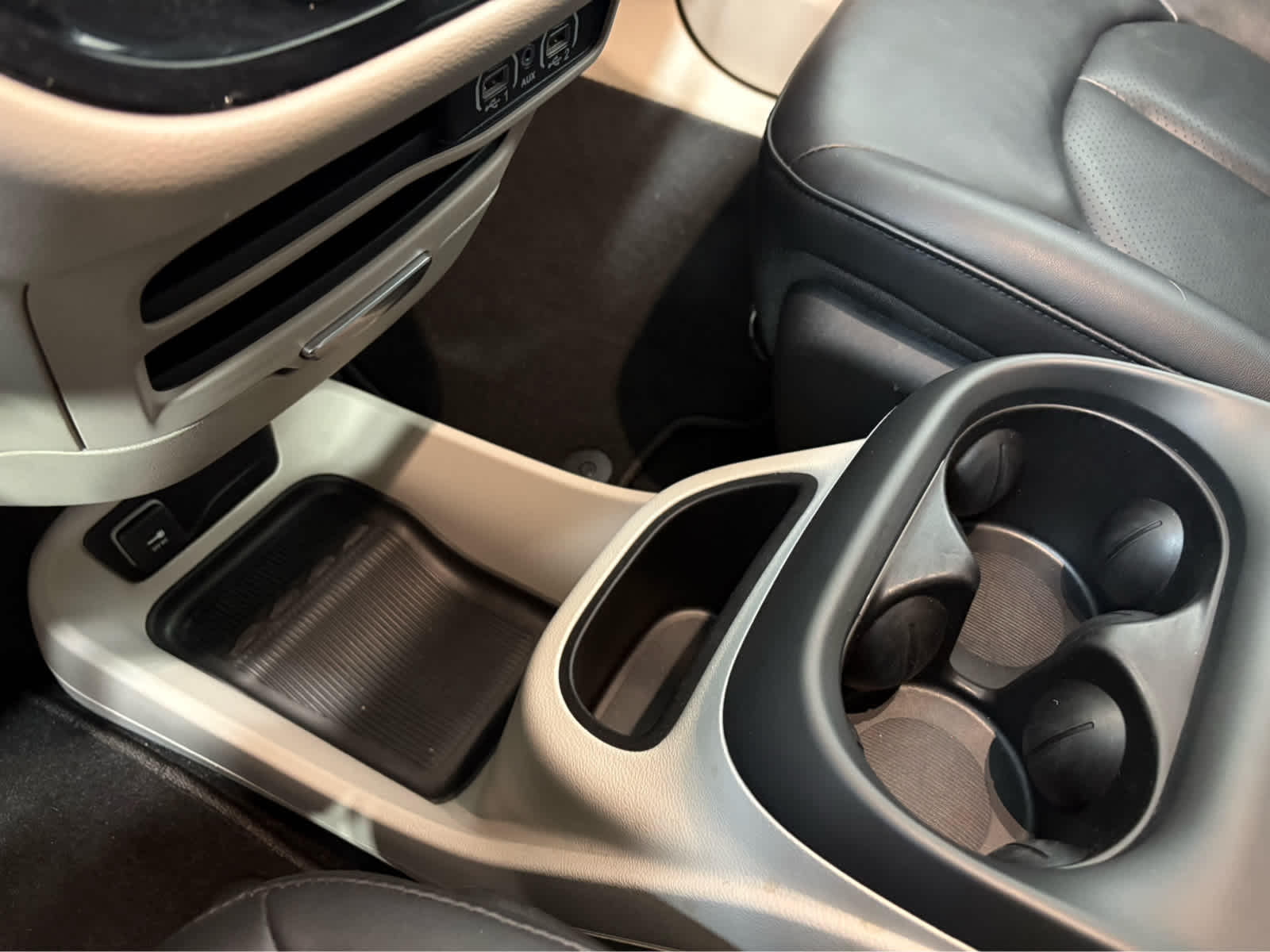 Thumbnail: 2024 Chrysler Pacifica - 24
