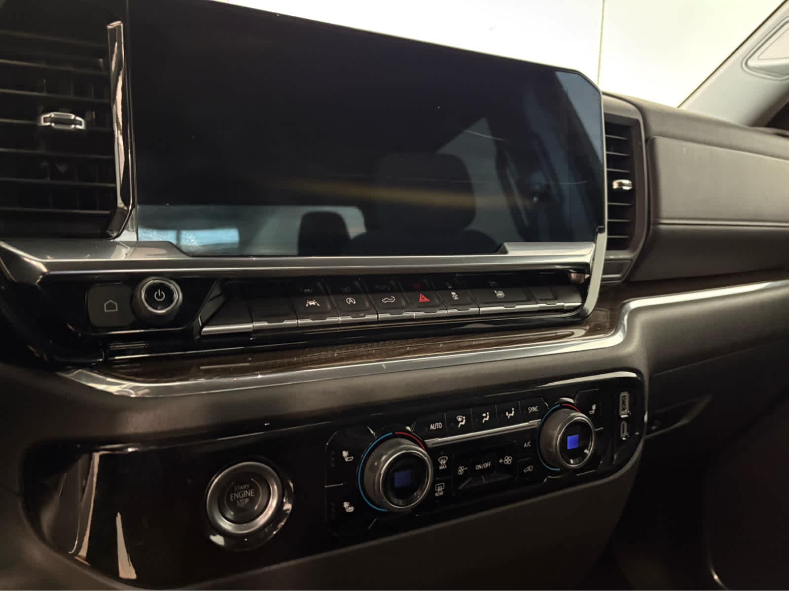 Thumbnail: 2023 Chevrolet Silverado 1500 - 23