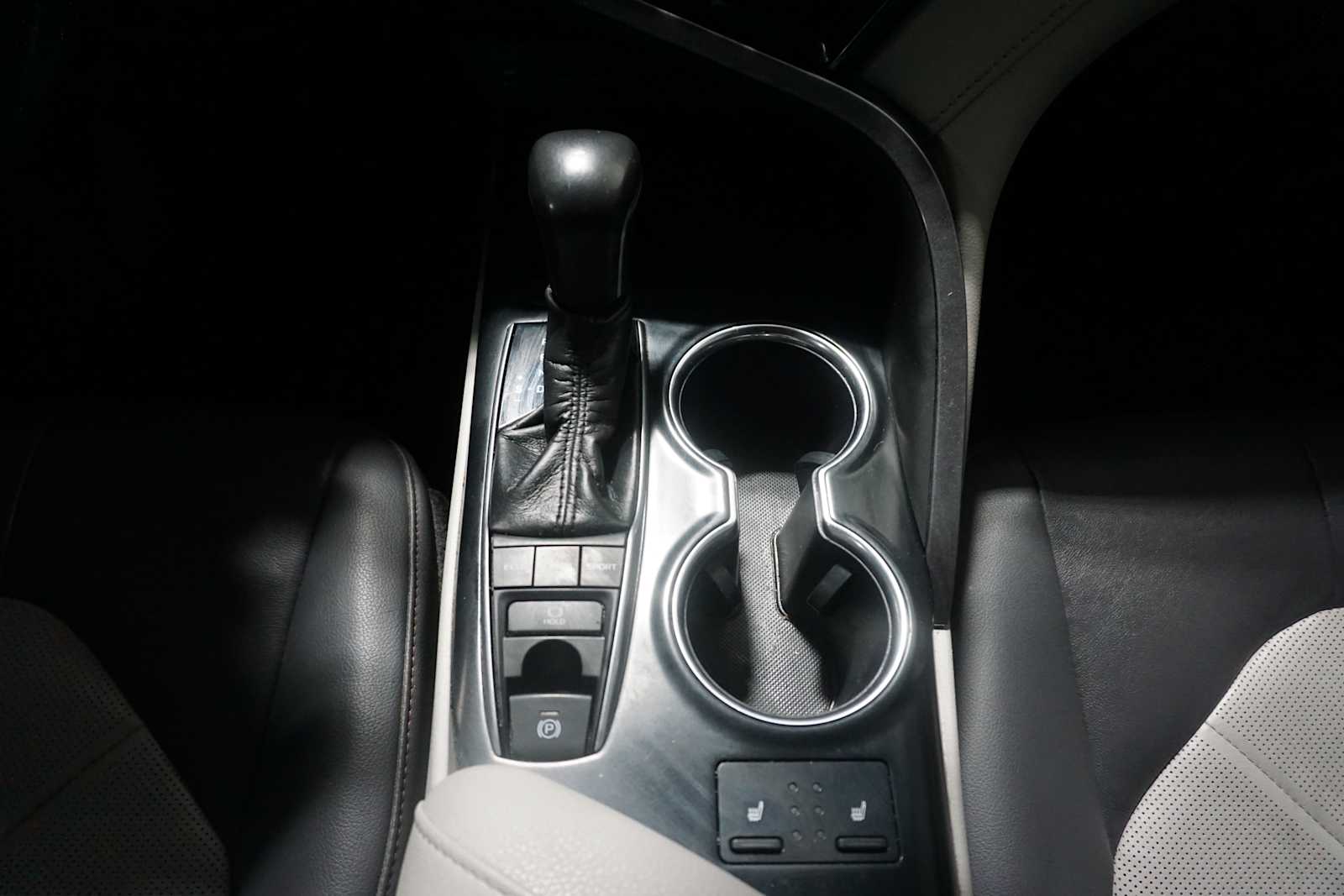 Thumbnail: 2019 Toyota Camry - 17