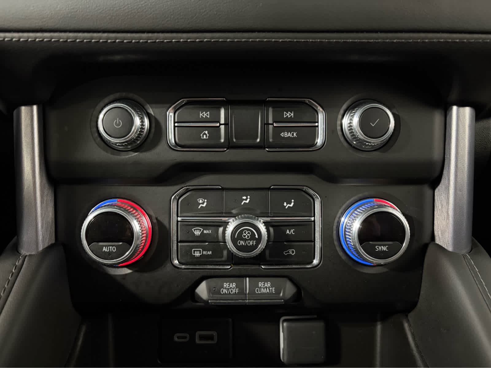 Thumbnail: 2024 GMC Yukon XL - 24