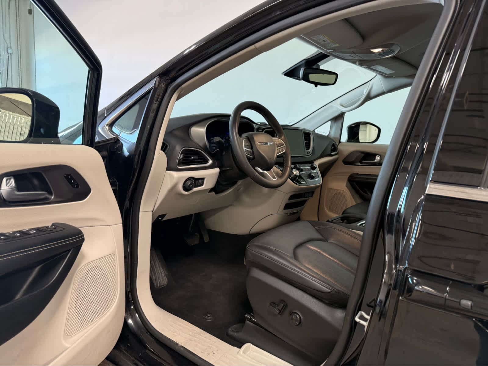 Thumbnail: 2024 Chrysler Pacifica - 13