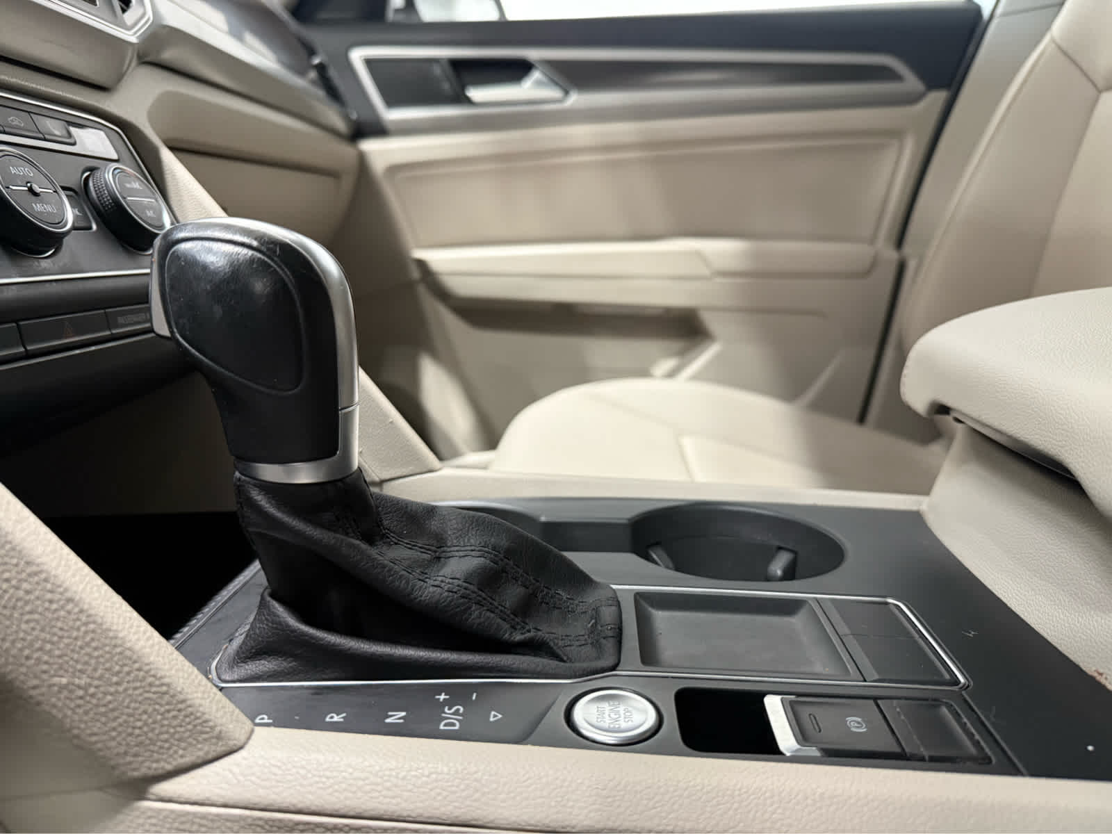 Thumbnail: 2019 Volkswagen Atlas - 24