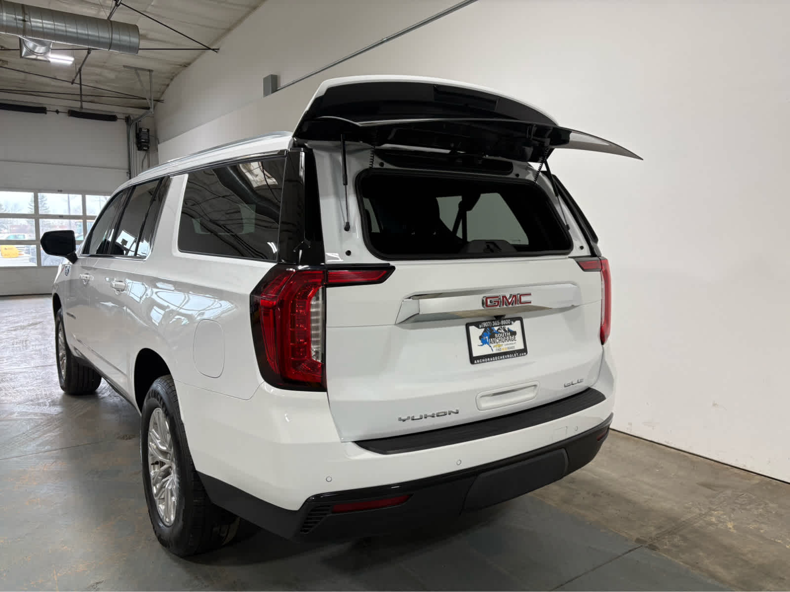 Thumbnail: 2024 GMC Yukon XL - 4