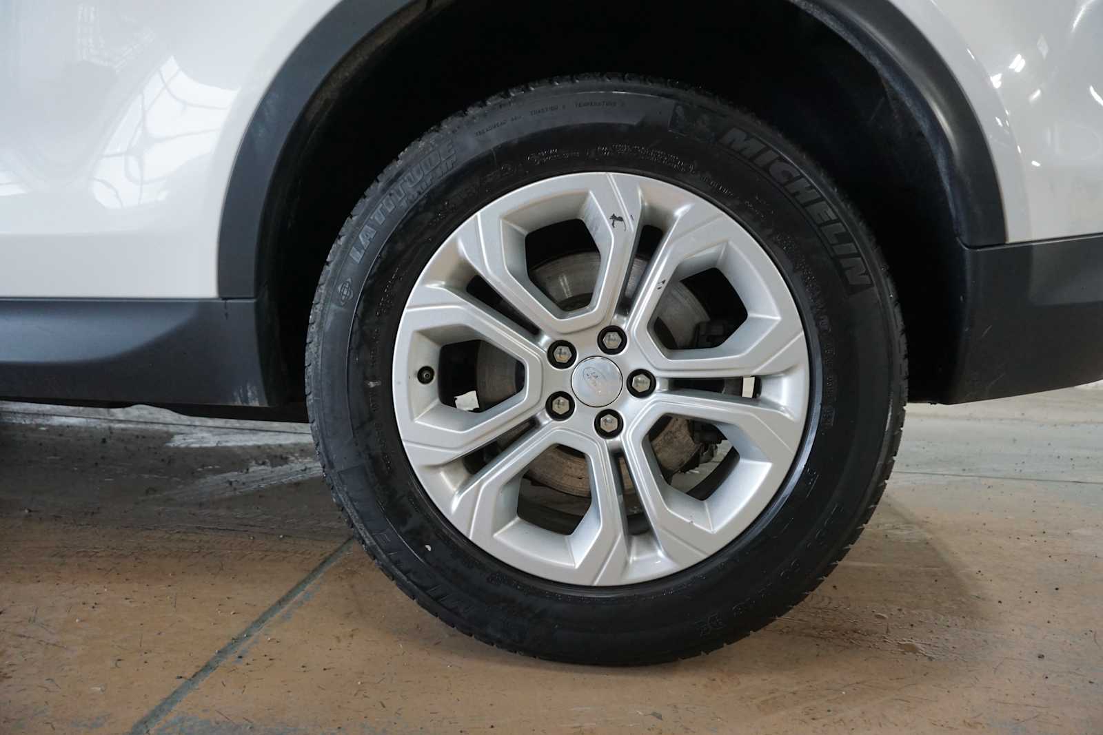 Thumbnail: 2022 Land Rover Discovery Sport - 12