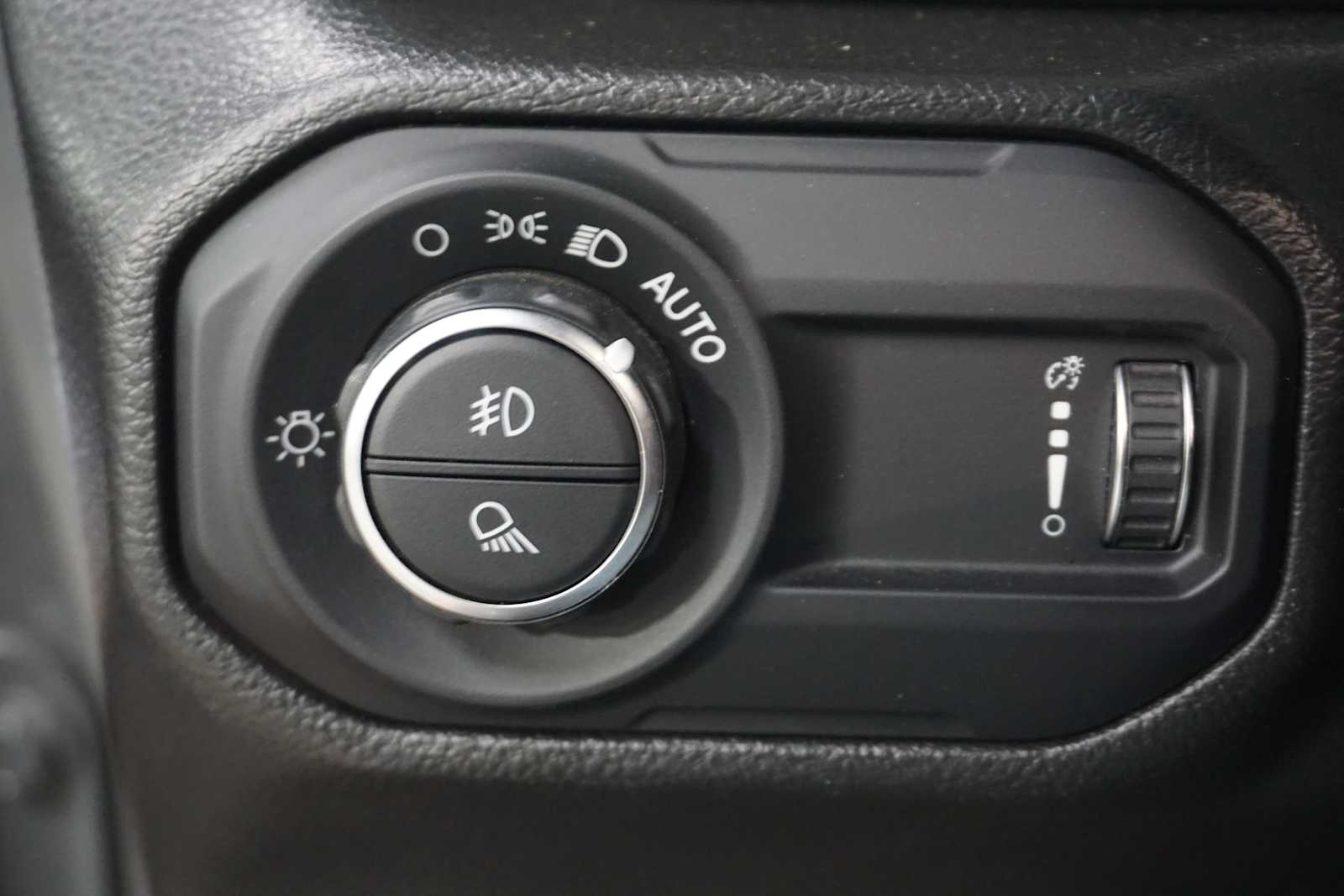 Thumbnail: 2023 Jeep Gladiator - 26