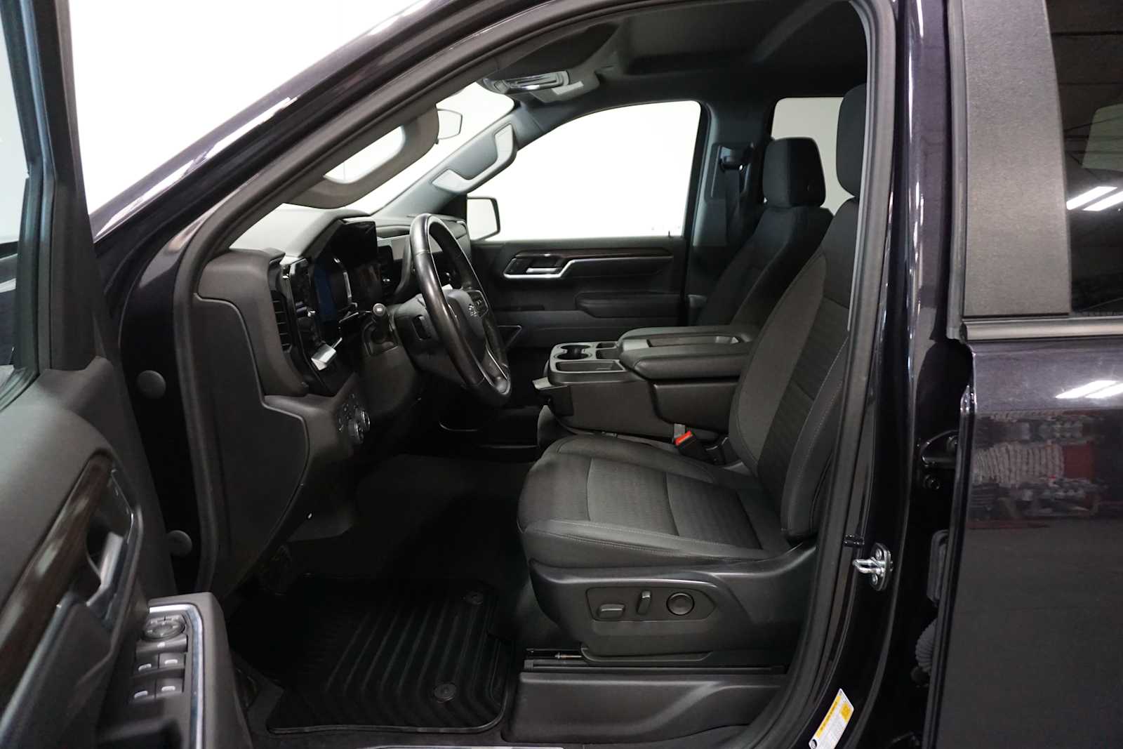 2022 Chevrolet Silverado 1500 RST 2