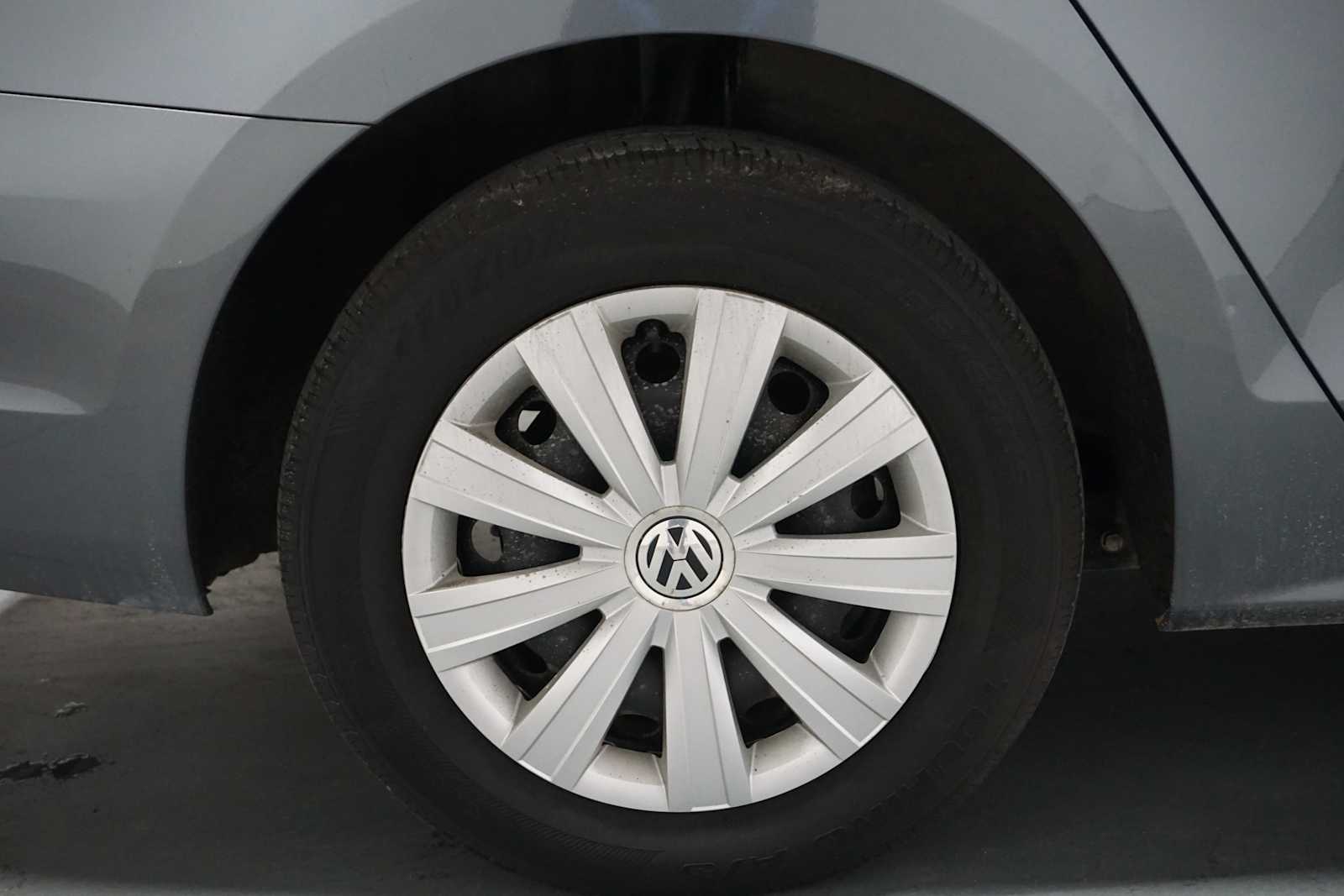 Thumbnail: 2013 Volkswagen Jetta - 10