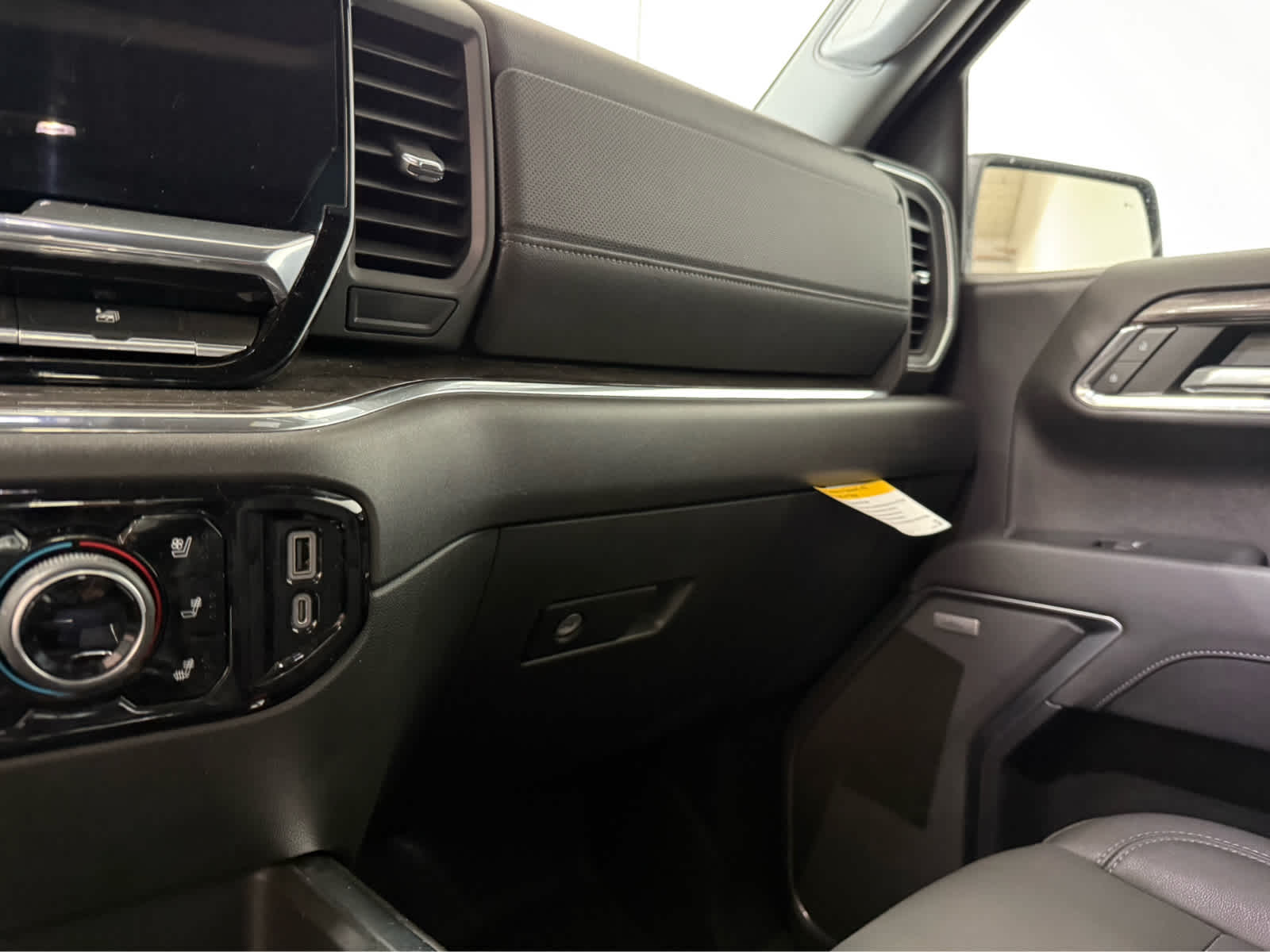 Thumbnail: 2023 Chevrolet Silverado 1500 - 21