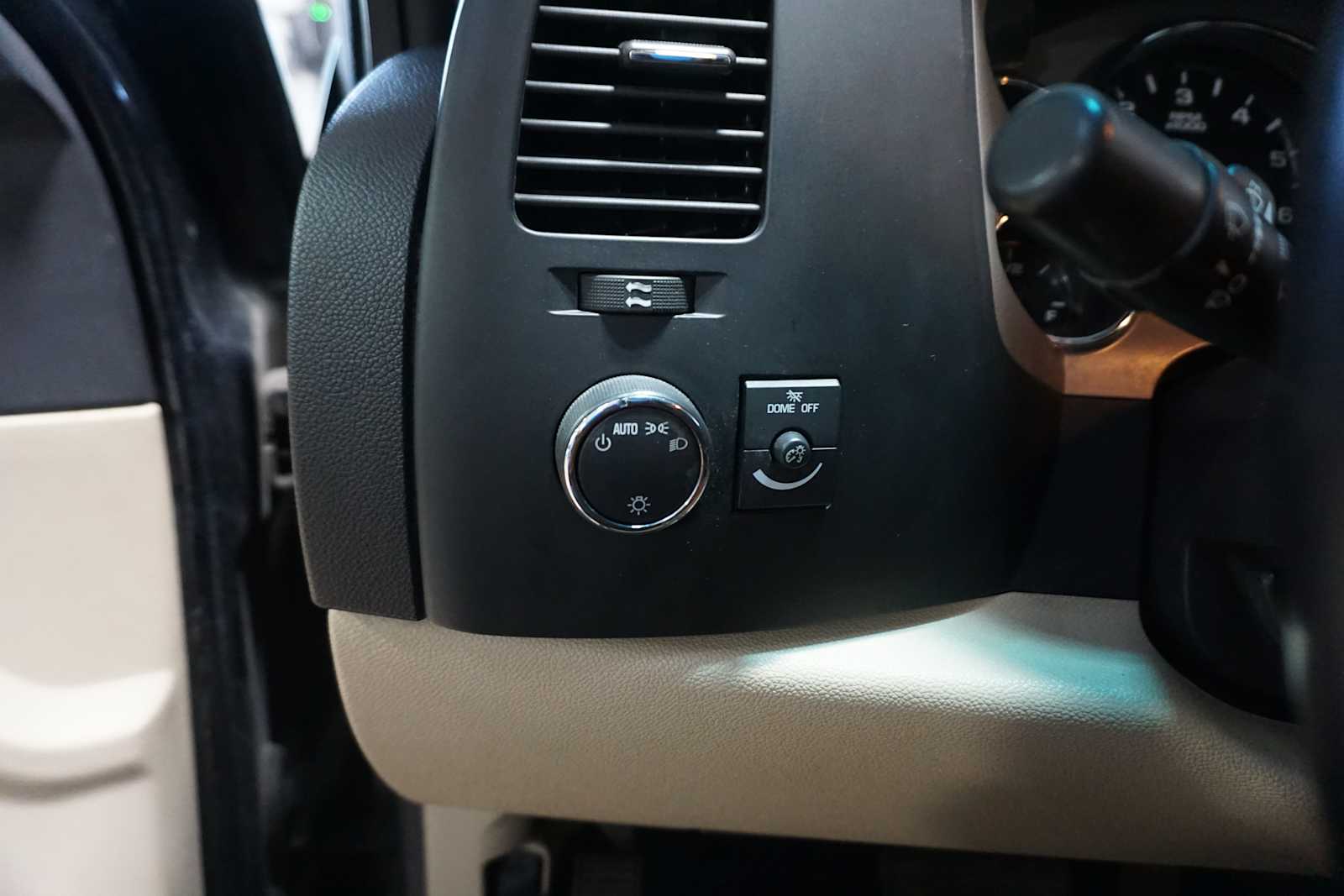 Thumbnail: 2009 Chevrolet Silverado 1500 - 26