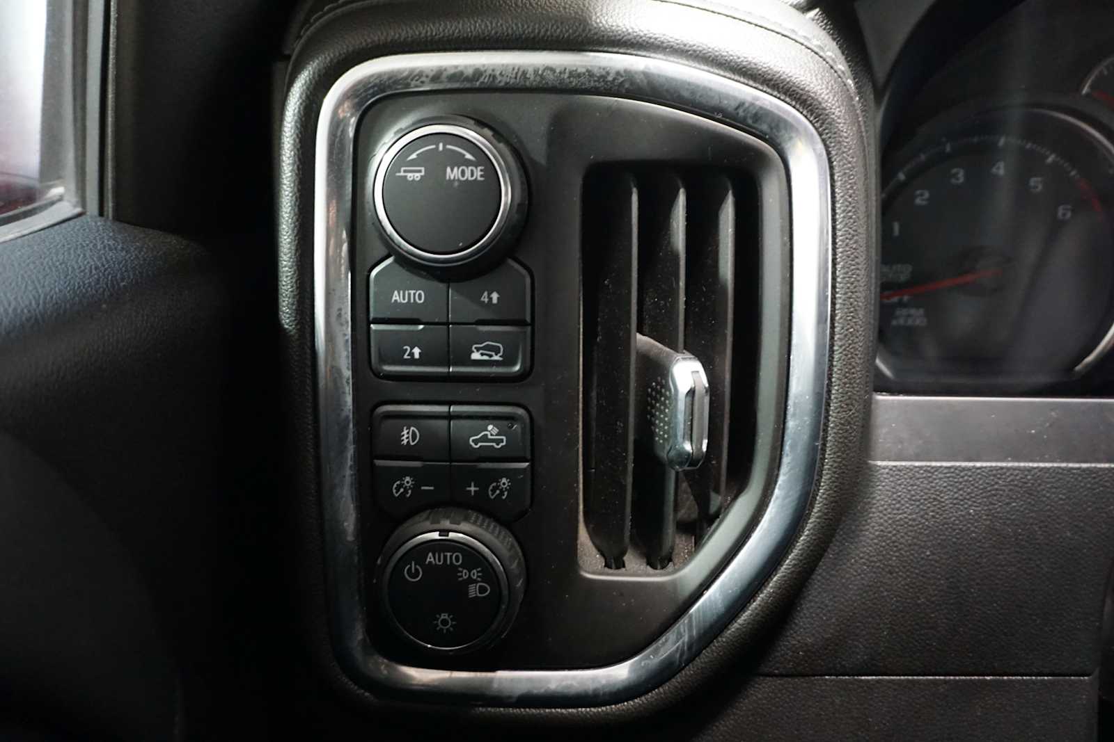 Thumbnail: 2020 Chevrolet Silverado 1500 - 28