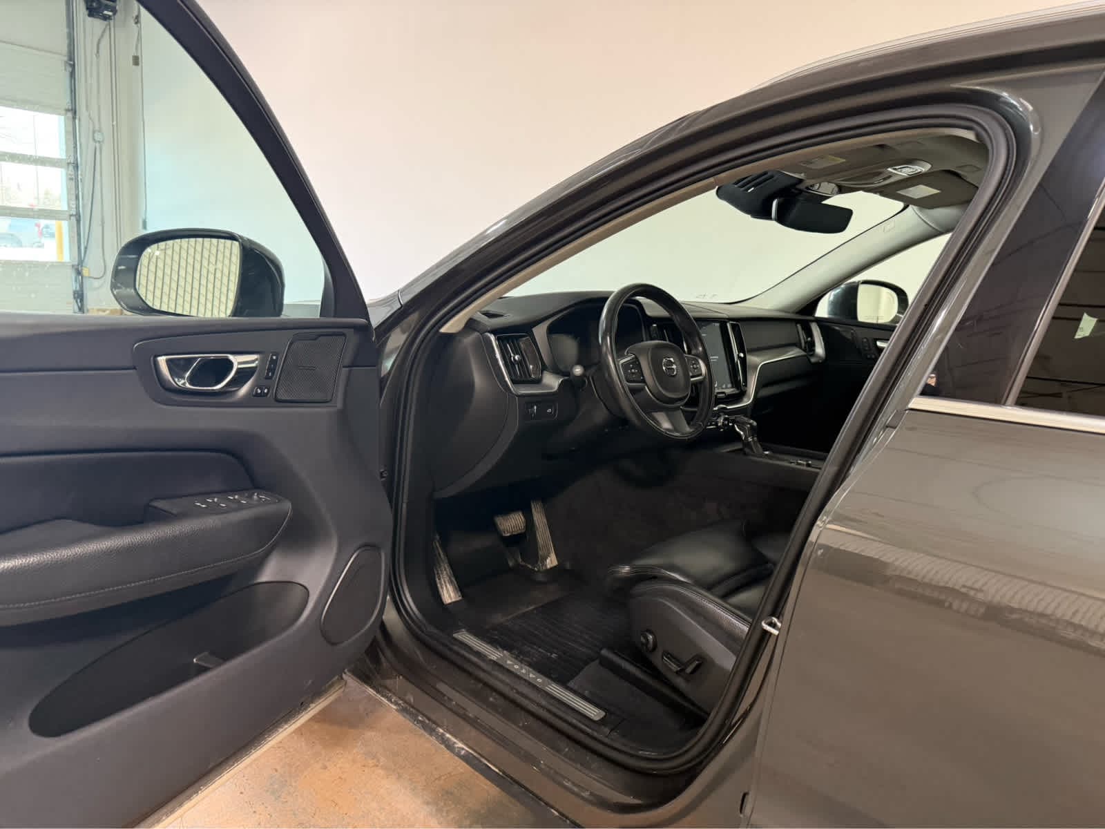 Thumbnail: 2019 Volvo XC60 - 13