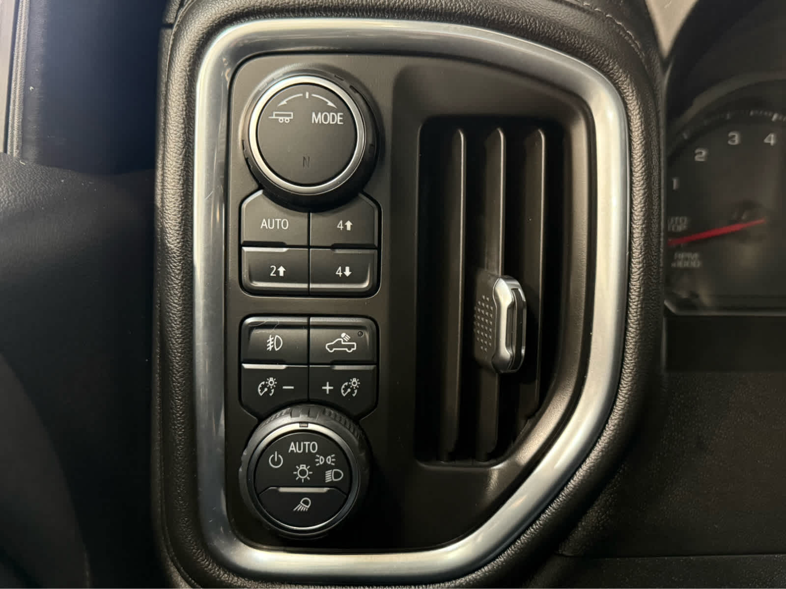 Thumbnail: 2020 Chevrolet Silverado 1500 - 25