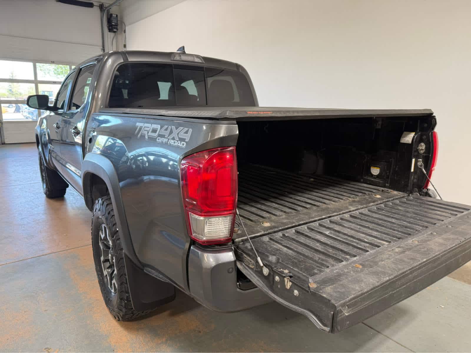 Thumbnail: 2017 Toyota Tacoma - 4