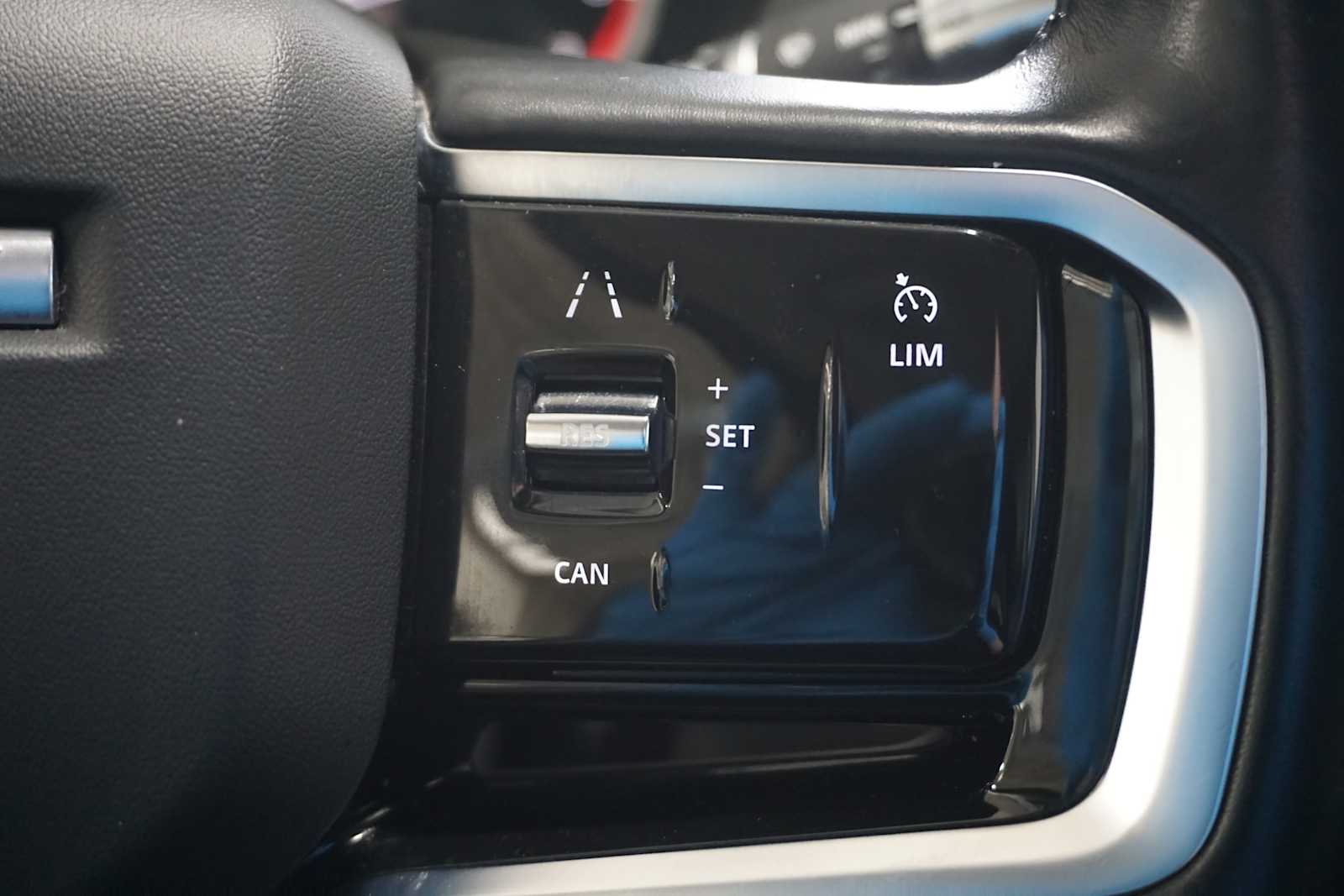Thumbnail: 2022 Land Rover Discovery Sport - 22