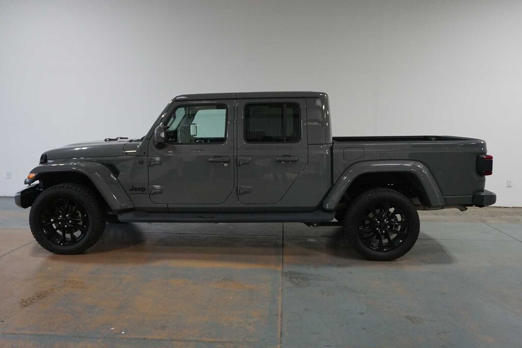 Used 2023 Jeep Gladiator Overland Truck Crew Cab
