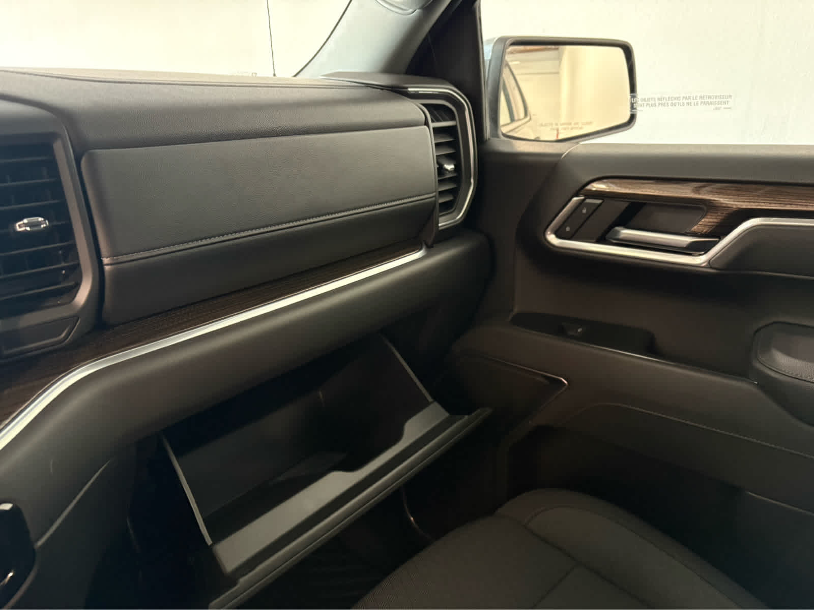 Thumbnail: 2025 Chevrolet Silverado 1500 - 24