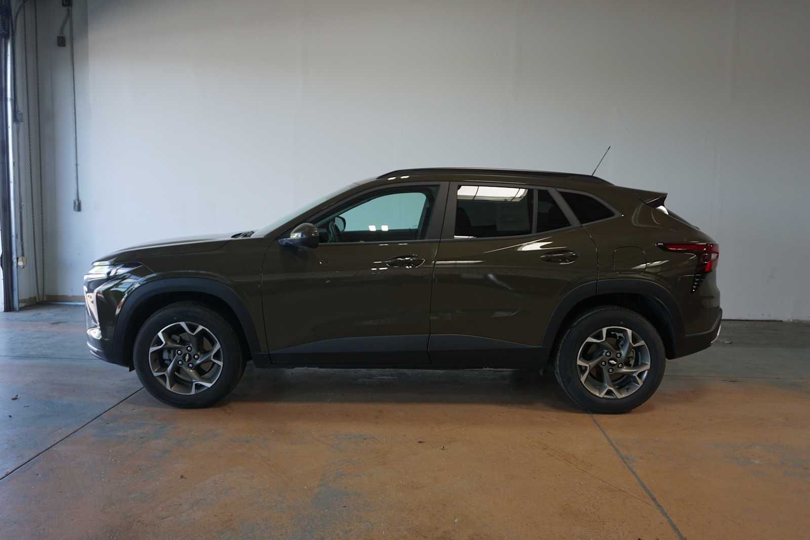 Thumbnail: 2024 Chevrolet Trax - 3