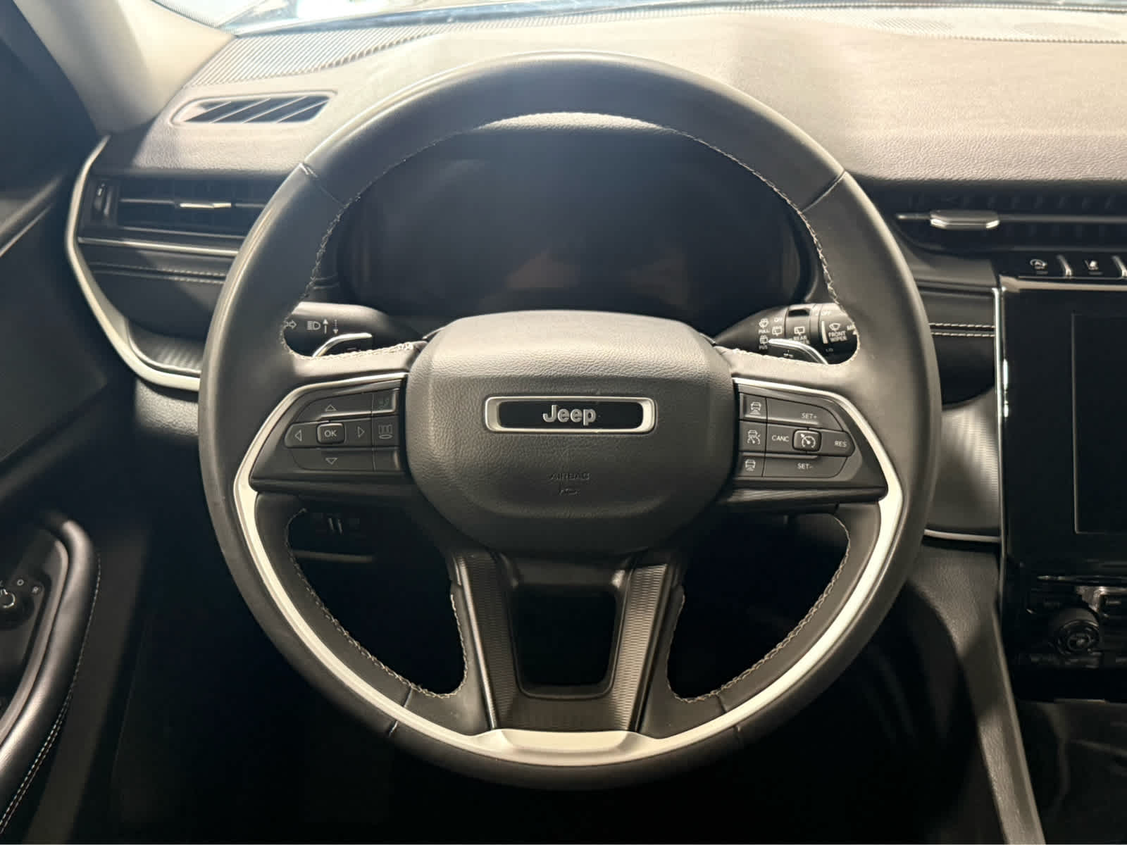 Thumbnail: 2024 Jeep Grand Cherokee - 17