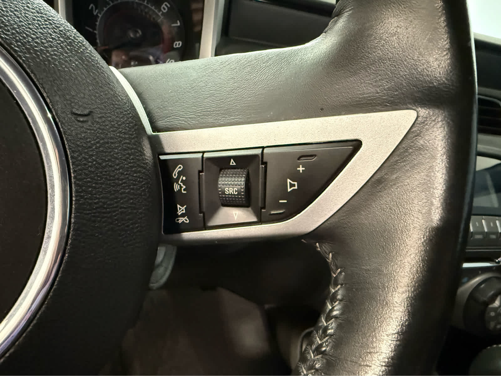 Thumbnail: 2011 Chevrolet Camaro - 18