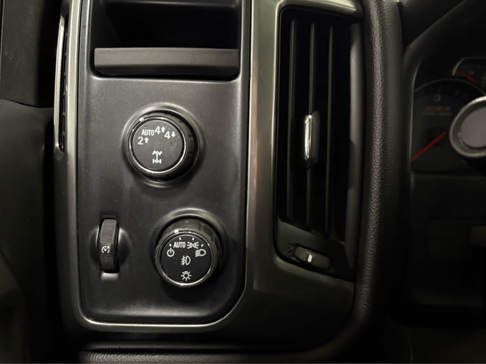 Thumbnail: 2018 Chevrolet Silverado 1500 - 28