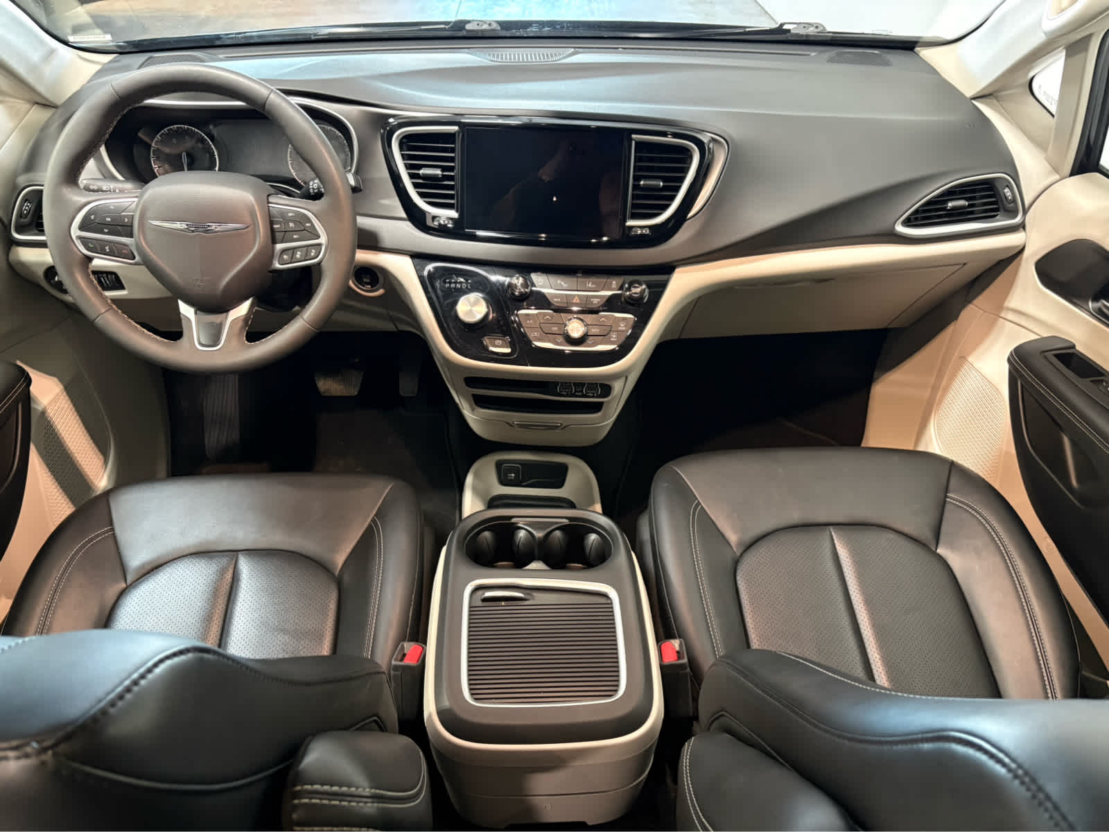 Thumbnail: 2024 Chrysler Pacifica - 17