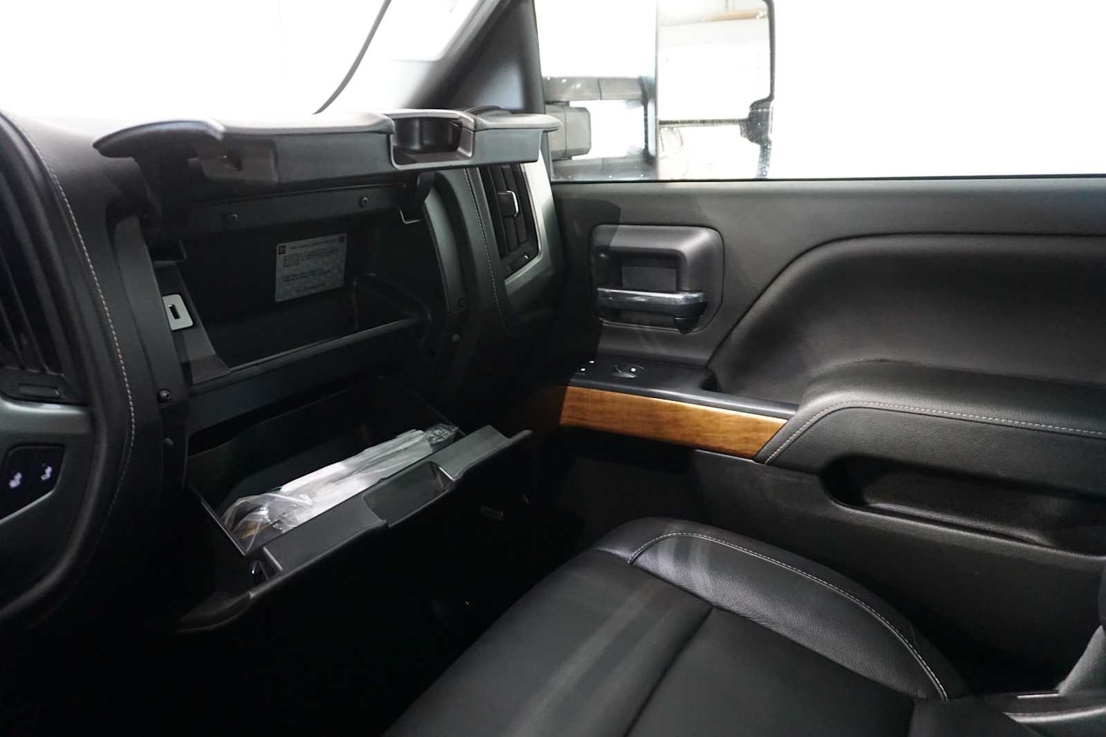 Thumbnail: 2019 Chevrolet Silverado 2500 - 25