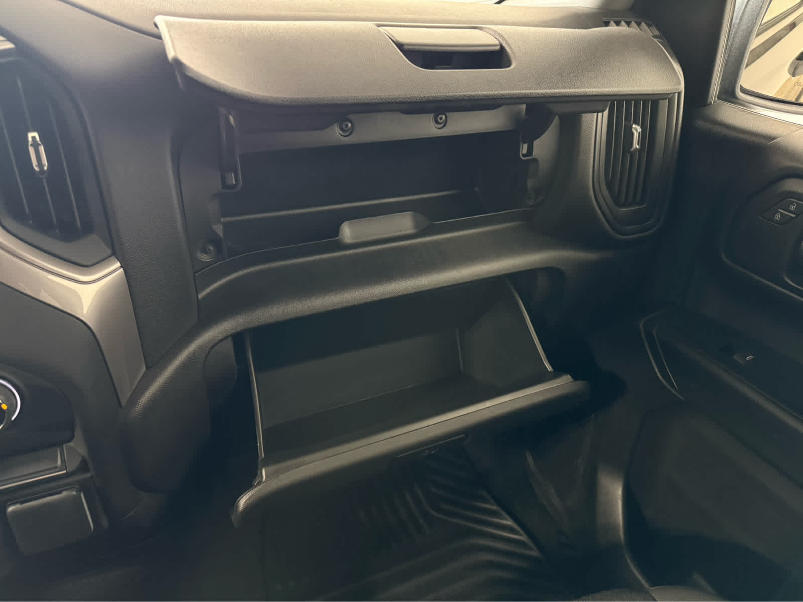 Thumbnail: 2023 Chevrolet Silverado 1500 - 21