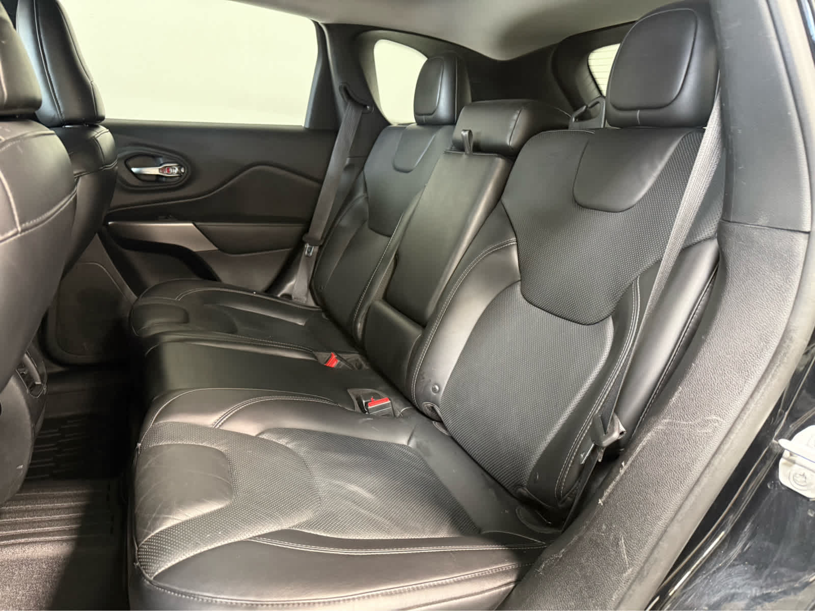 Thumbnail: 2019 Jeep Cherokee - 13