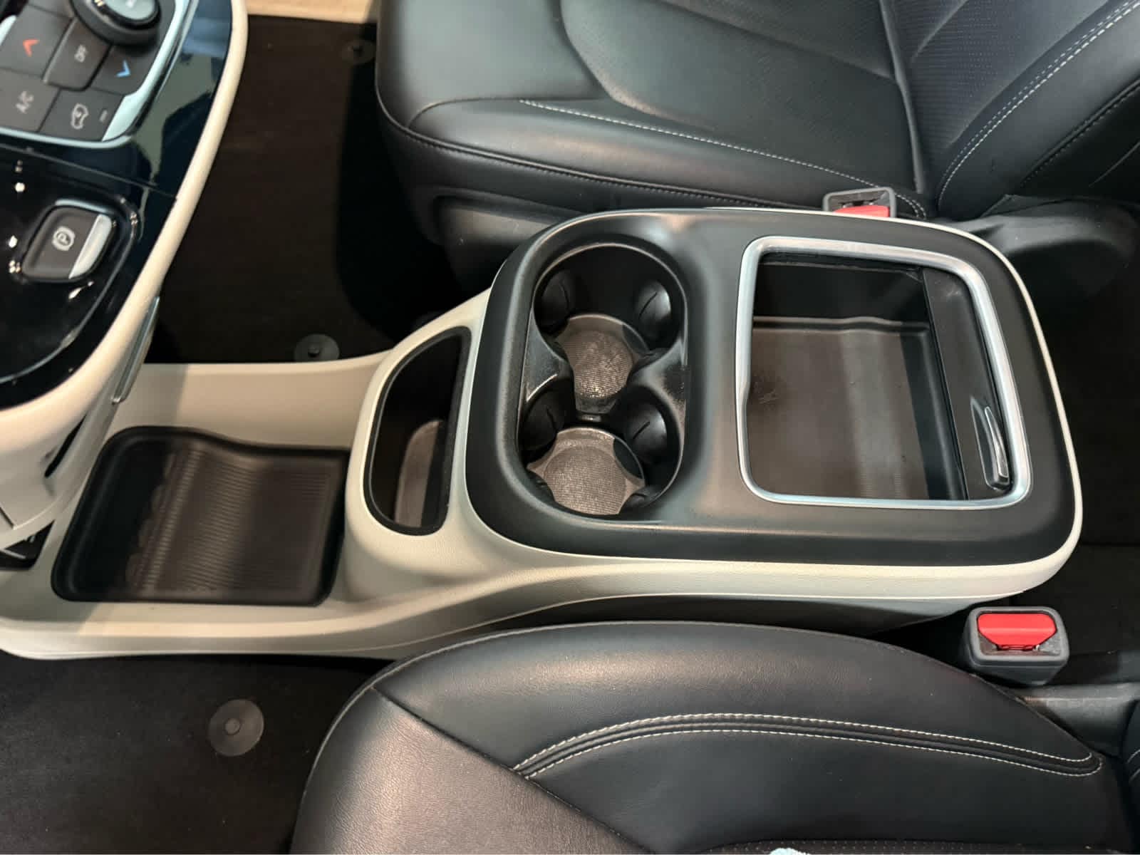 Thumbnail: 2024 Chrysler Pacifica - 24