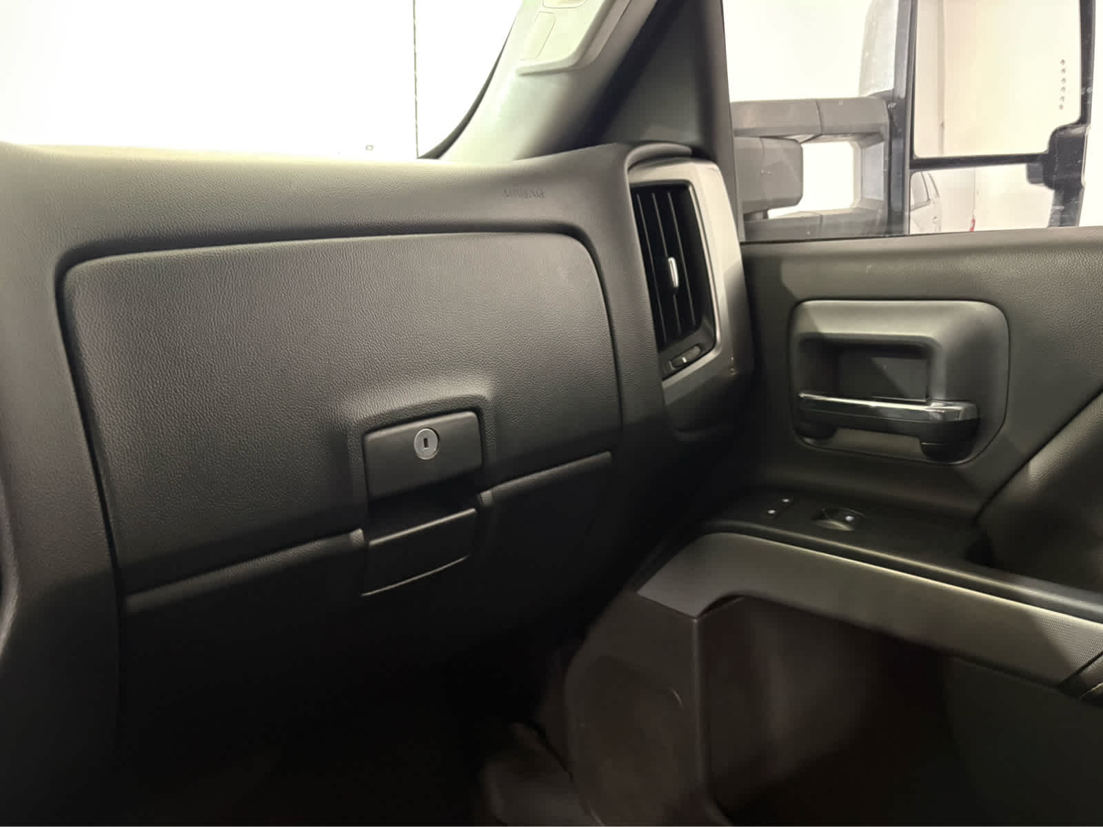 Thumbnail: 2018 Chevrolet Silverado 1500 - 22