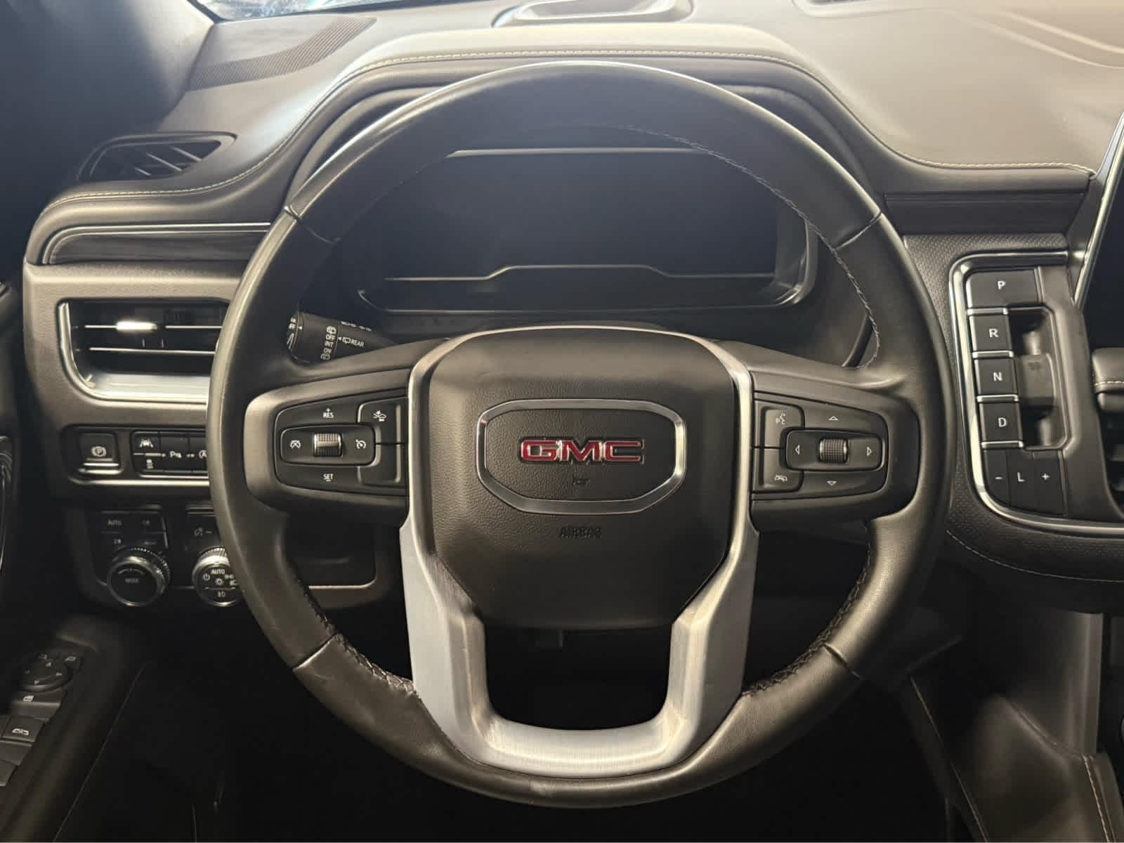 Thumbnail: 2023 GMC Yukon XL - 17