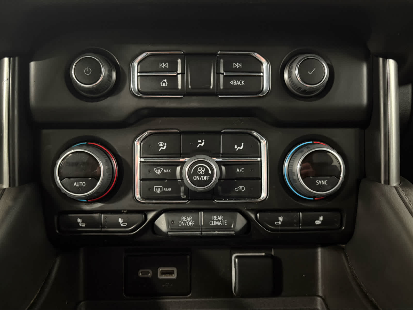 Thumbnail: 2023 Chevrolet Suburban - 24