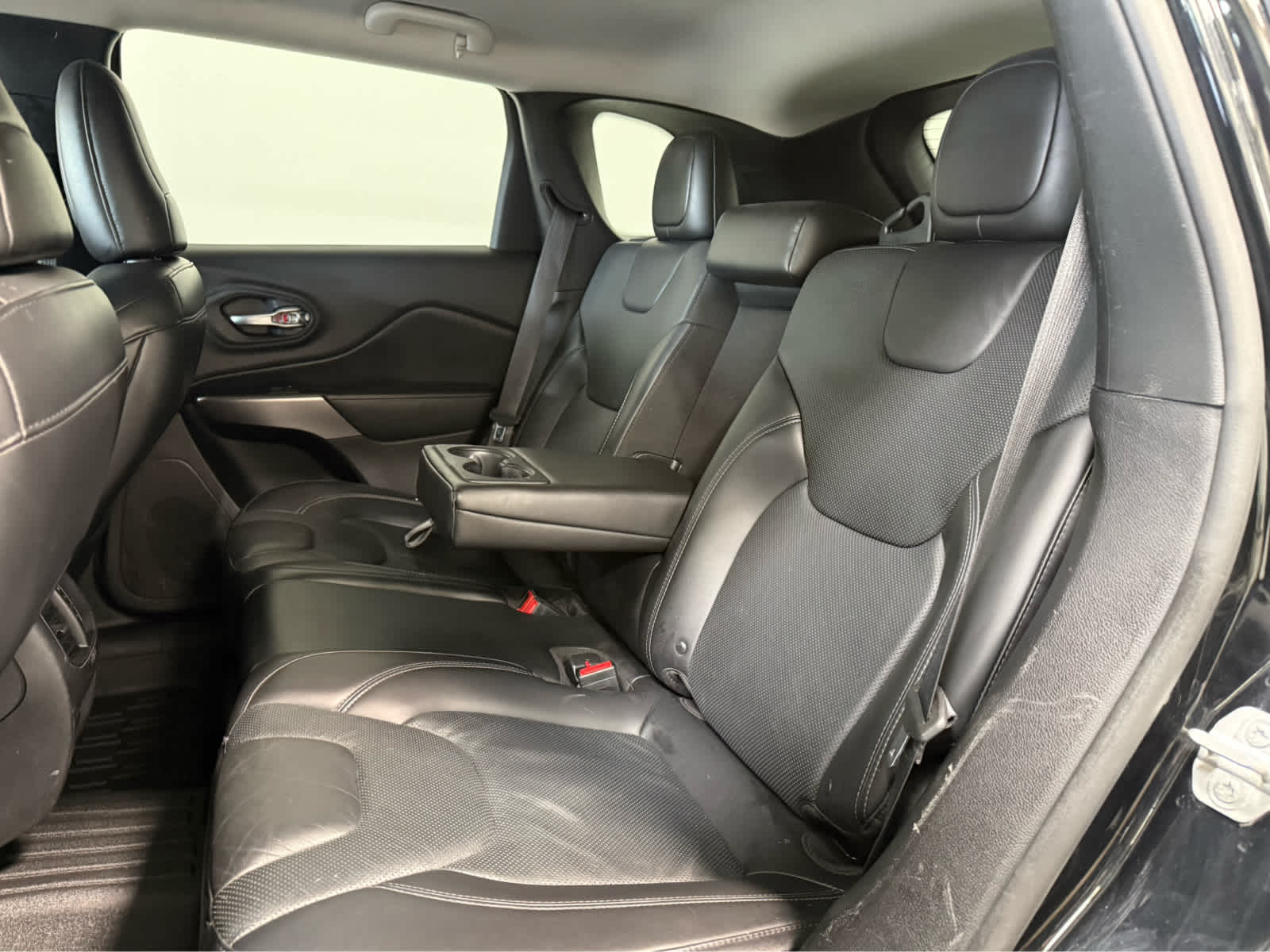 Thumbnail: 2019 Jeep Cherokee - 14