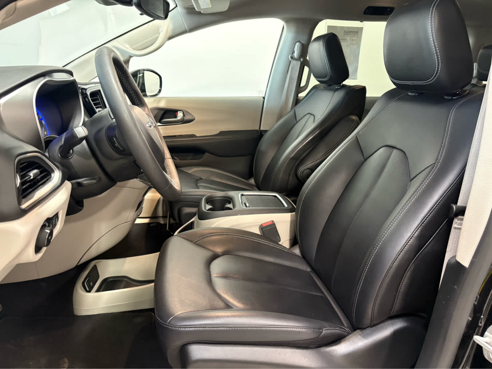 Thumbnail: 2024 Chrysler Pacifica - 12