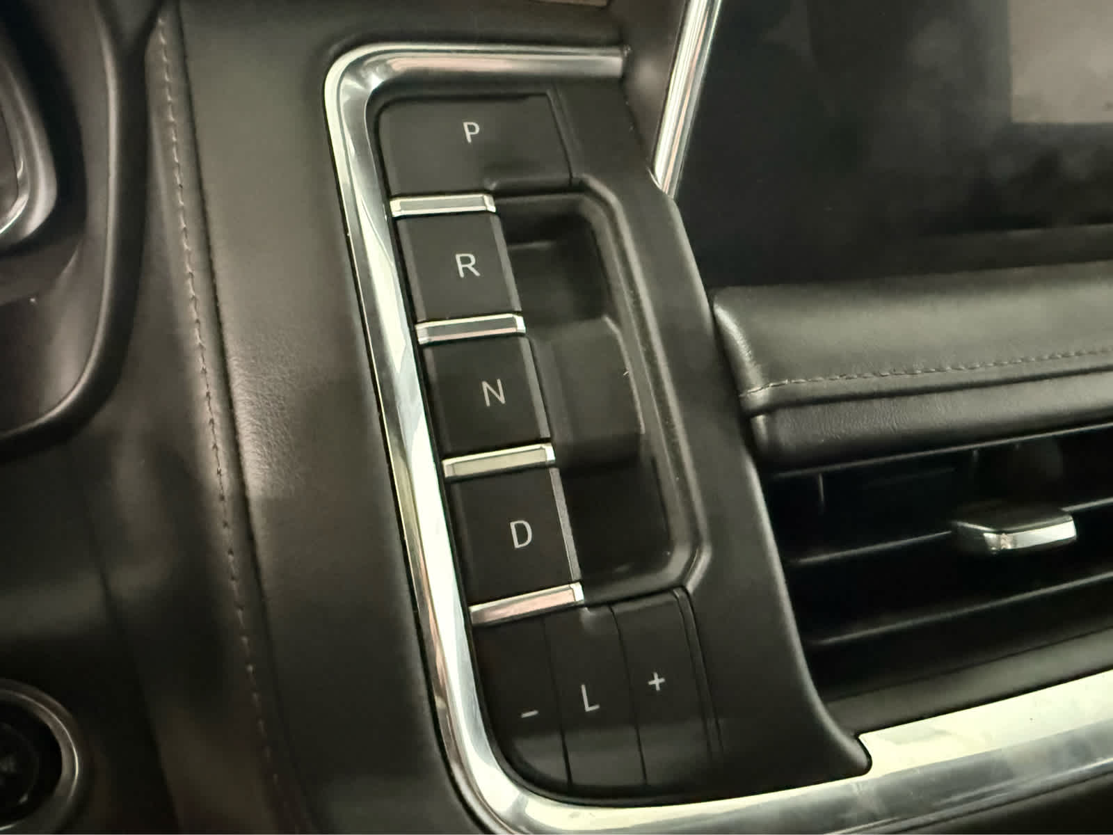 Thumbnail: 2022 Chevrolet Tahoe - 25