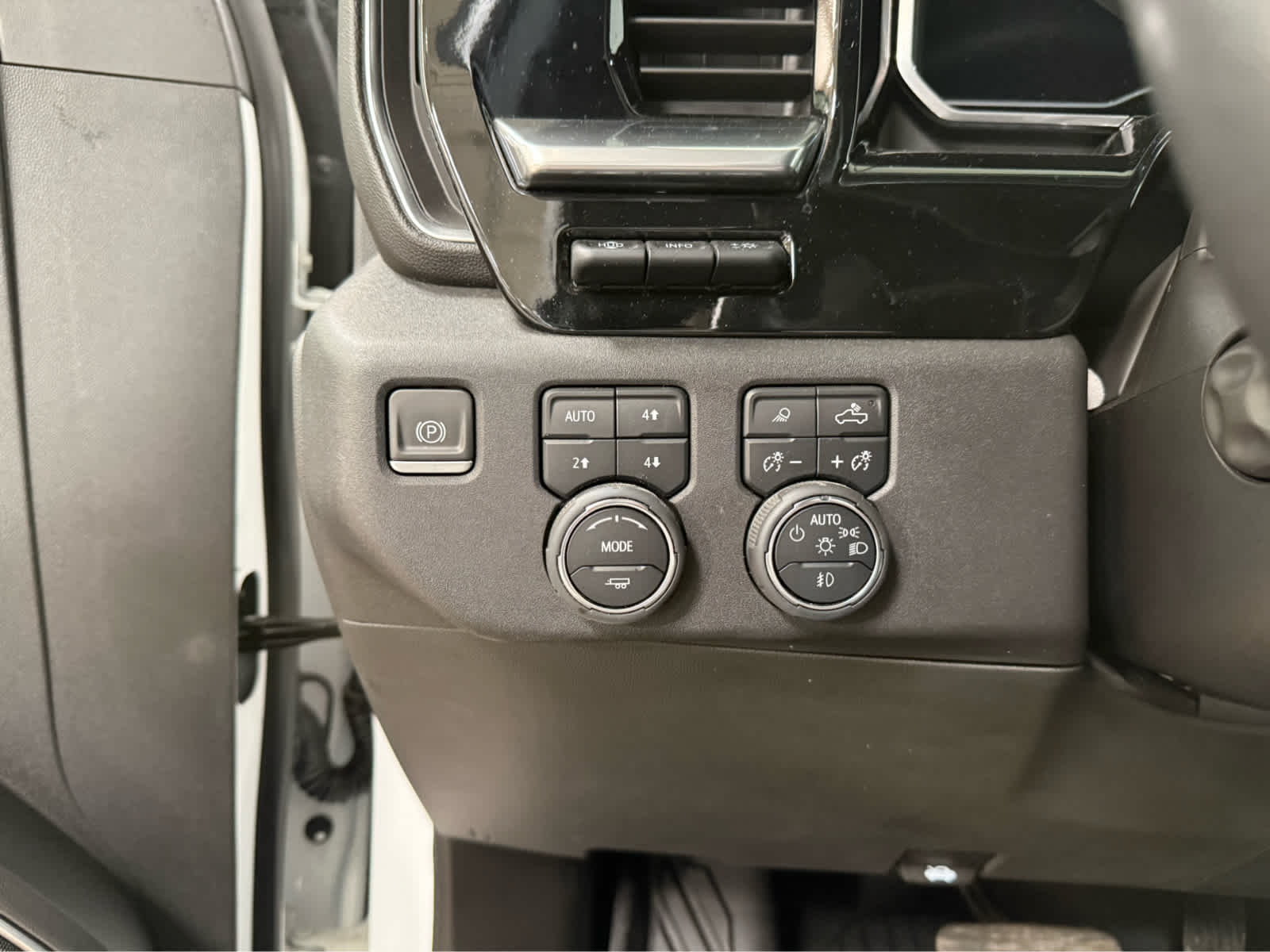 Thumbnail: 2023 Chevrolet Silverado 1500 - 26