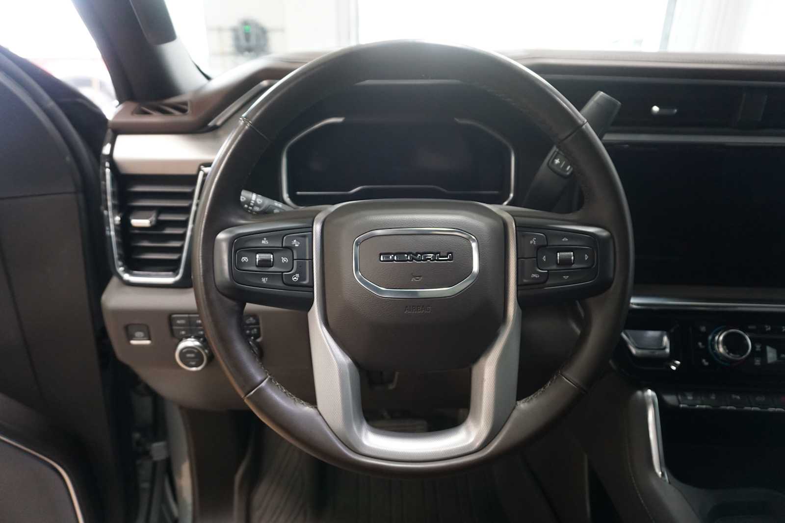 Thumbnail: 2024 GMC Sierra 3500 - 18