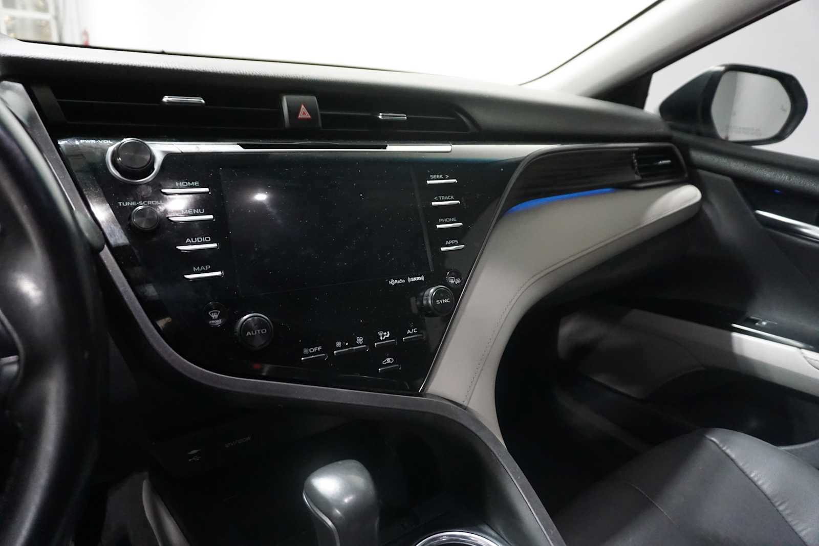 Thumbnail: 2019 Toyota Camry - 21