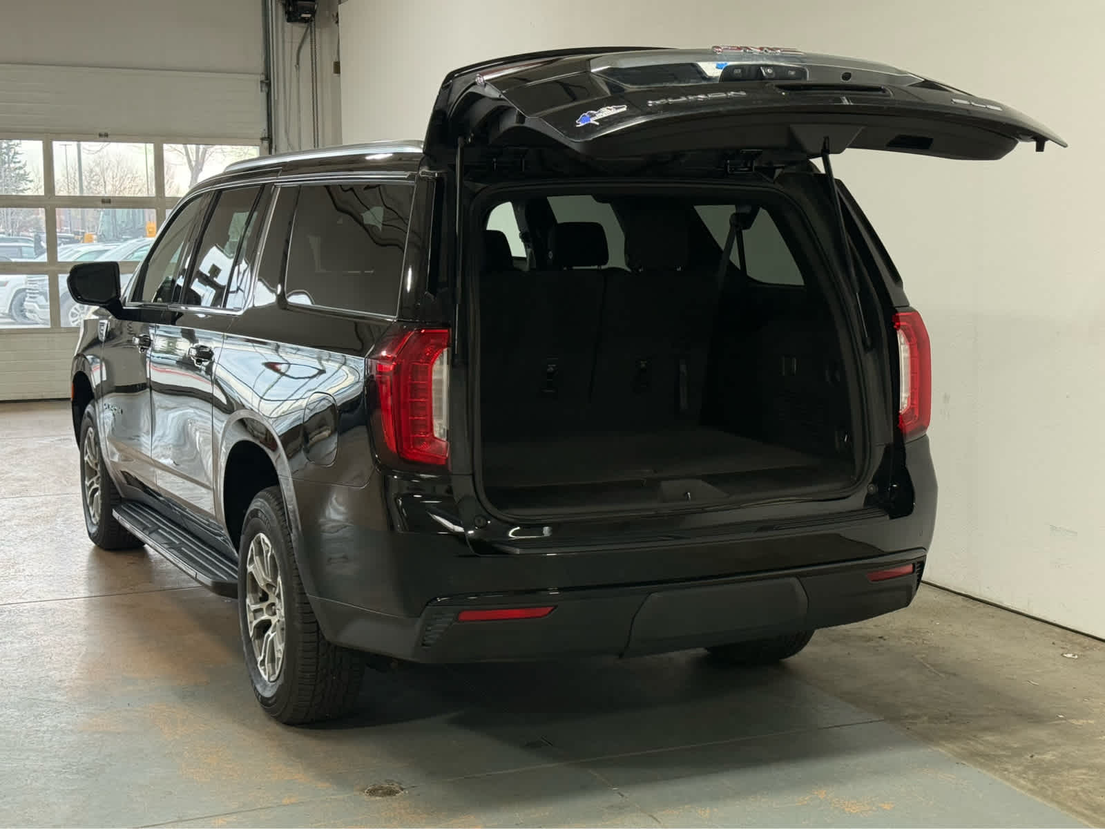 Thumbnail: 2024 GMC Yukon XL - 4